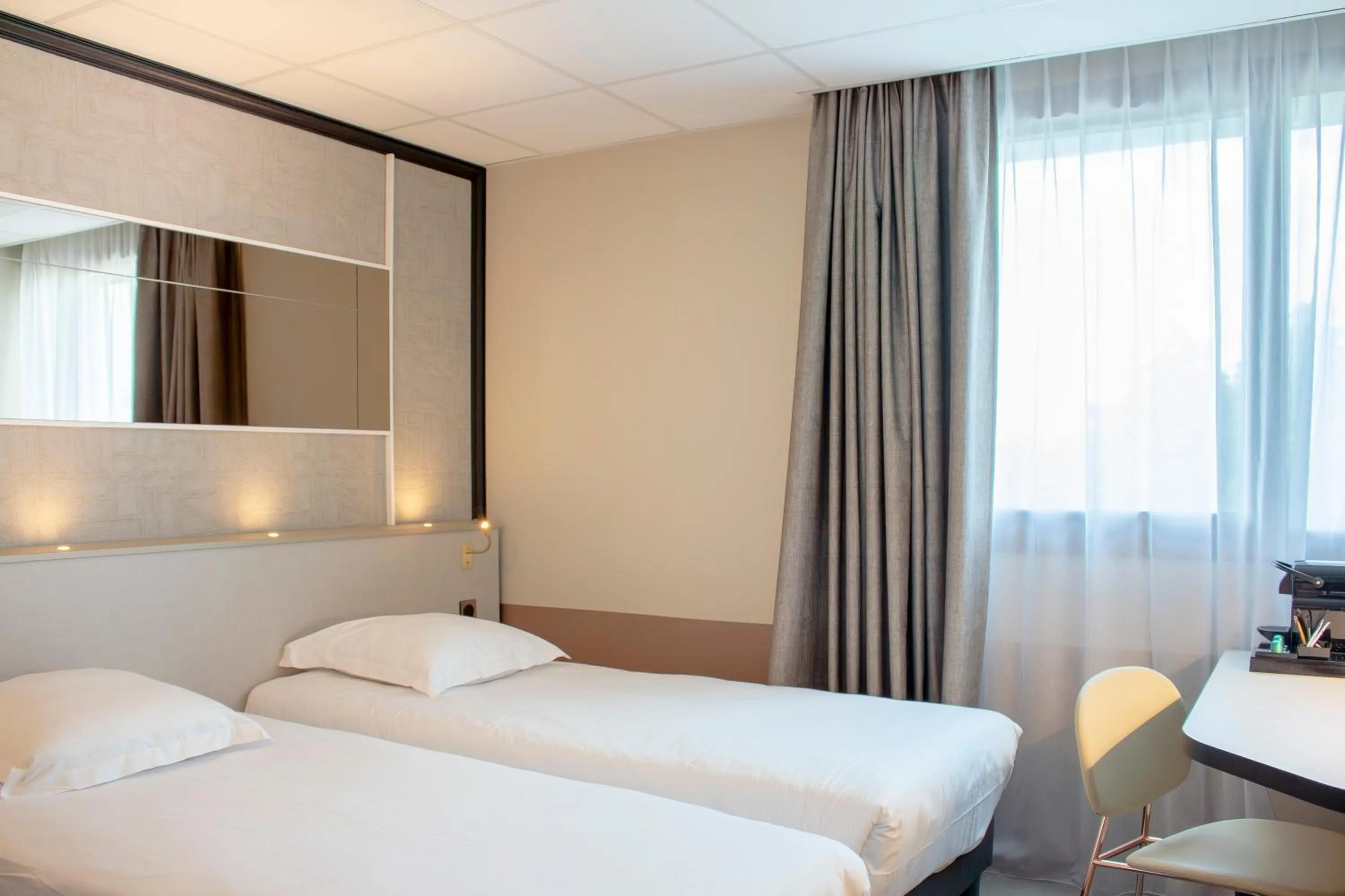 Bed in Brit Hotel Nantes La Beaujoire Parc Expo