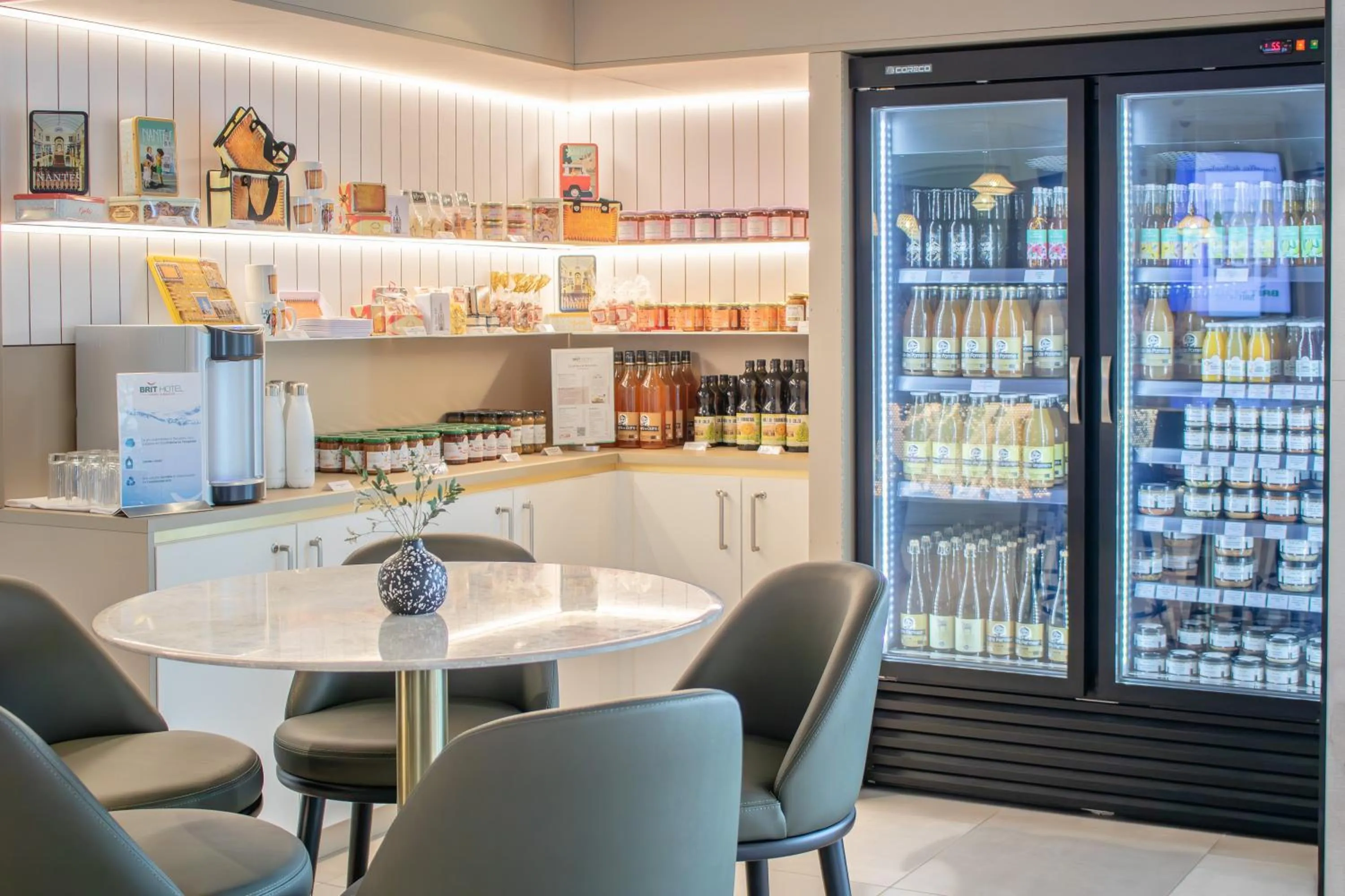 On-site shops in Brit Hotel Nantes La Beaujoire Parc Expo