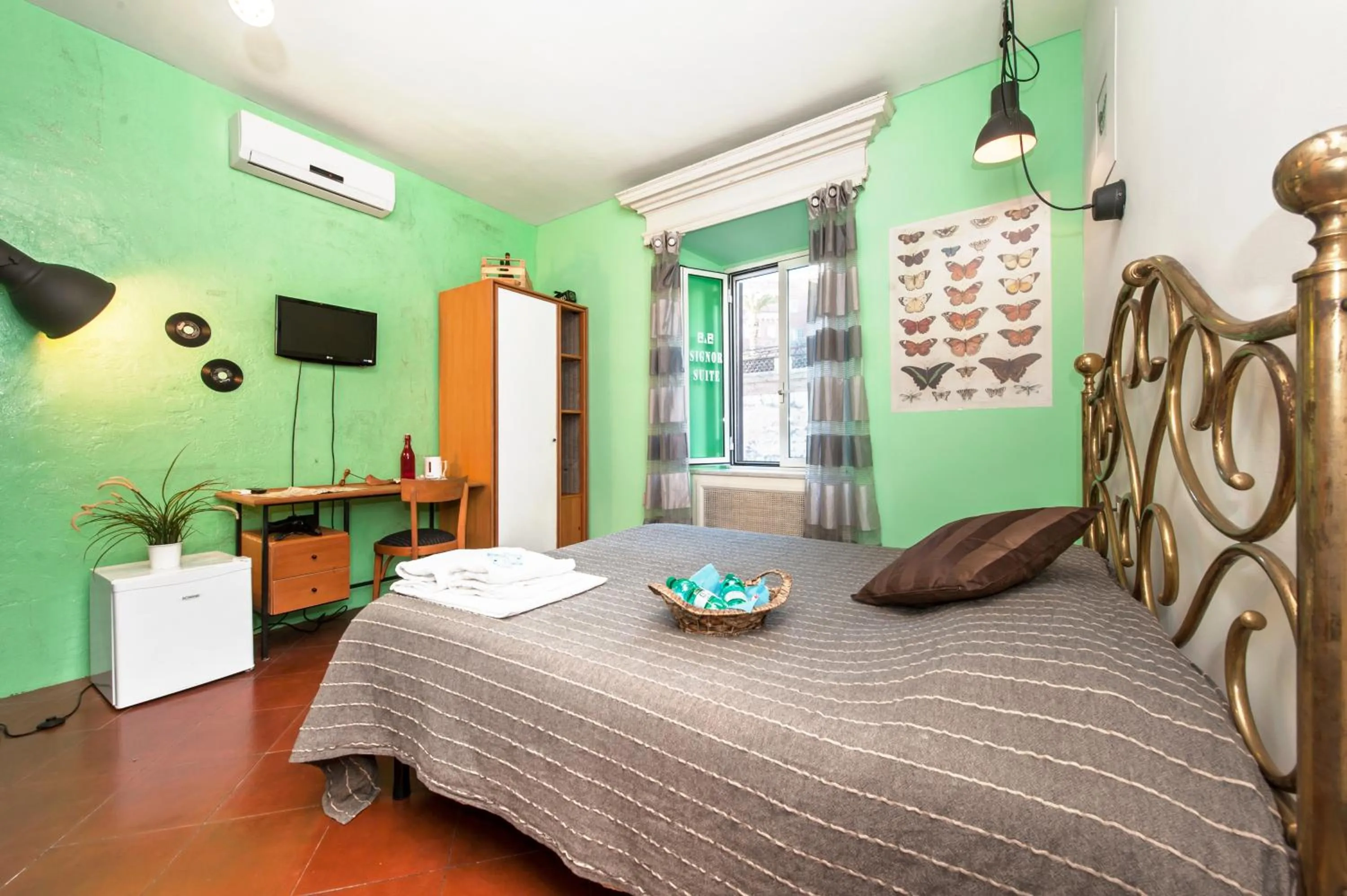 Bed in Signor Suite Colosseo