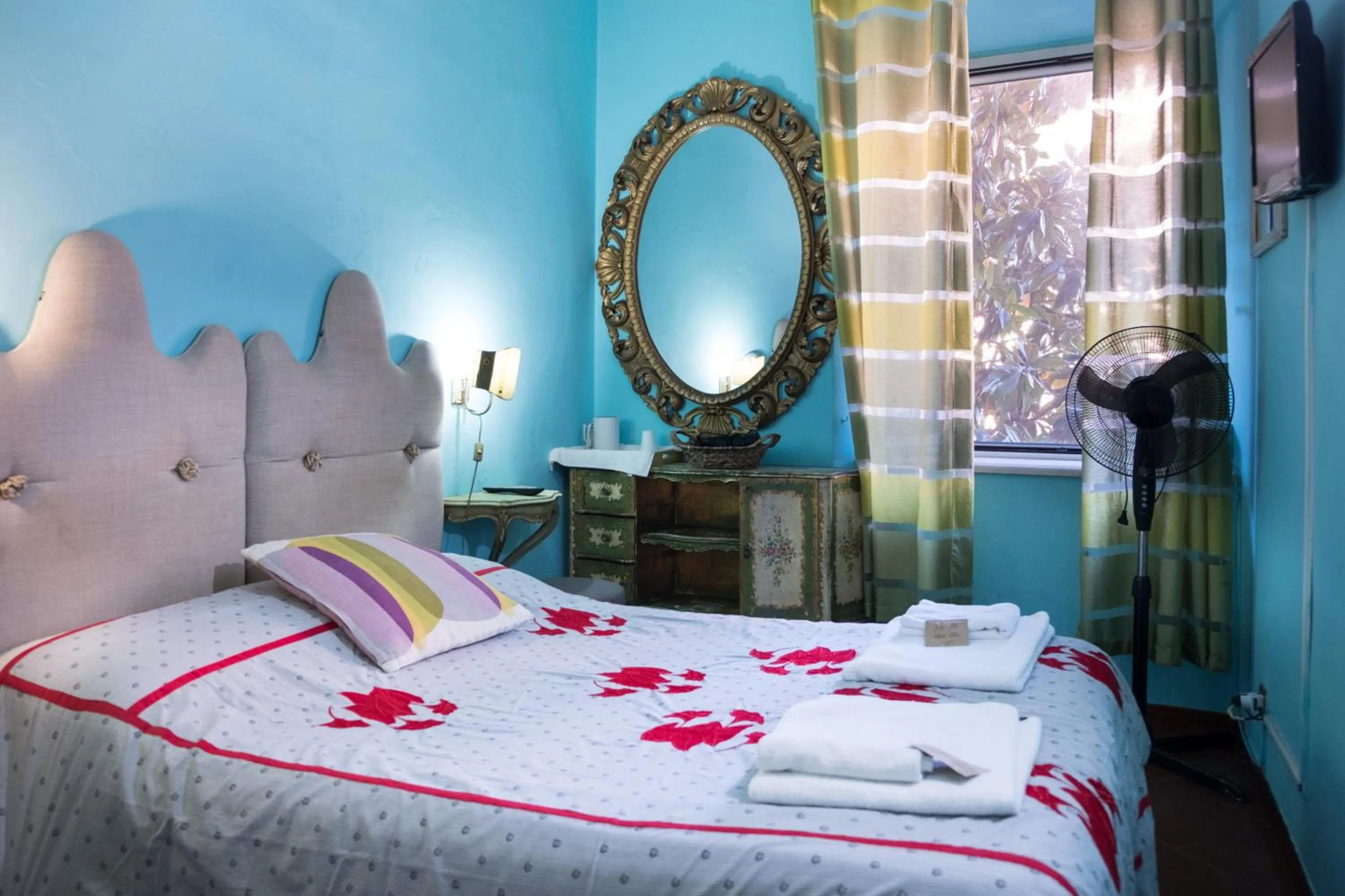 Decorative detail, Bed in Signor Suite Colosseo