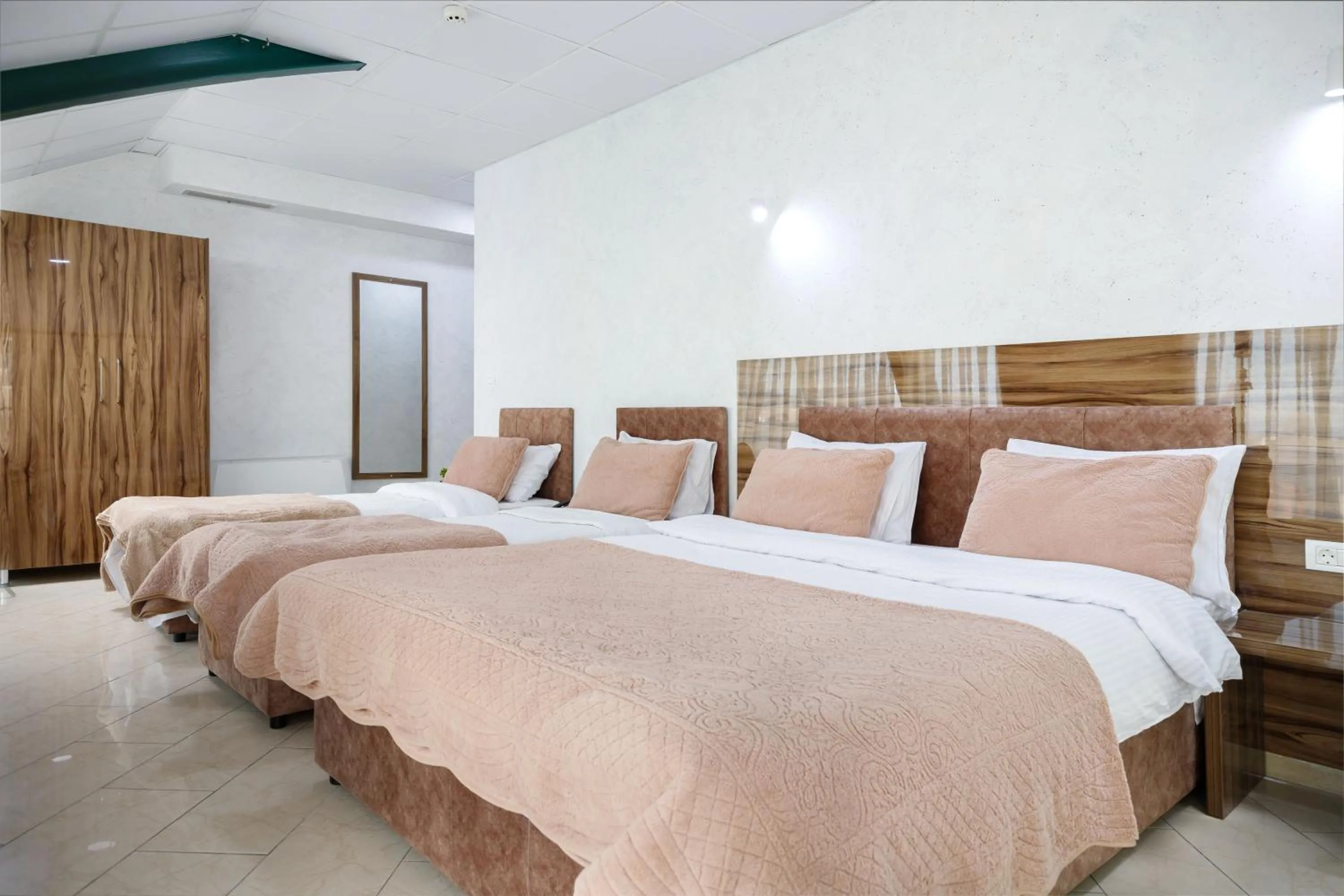Property building, Bed in Hotel Green Center Gili