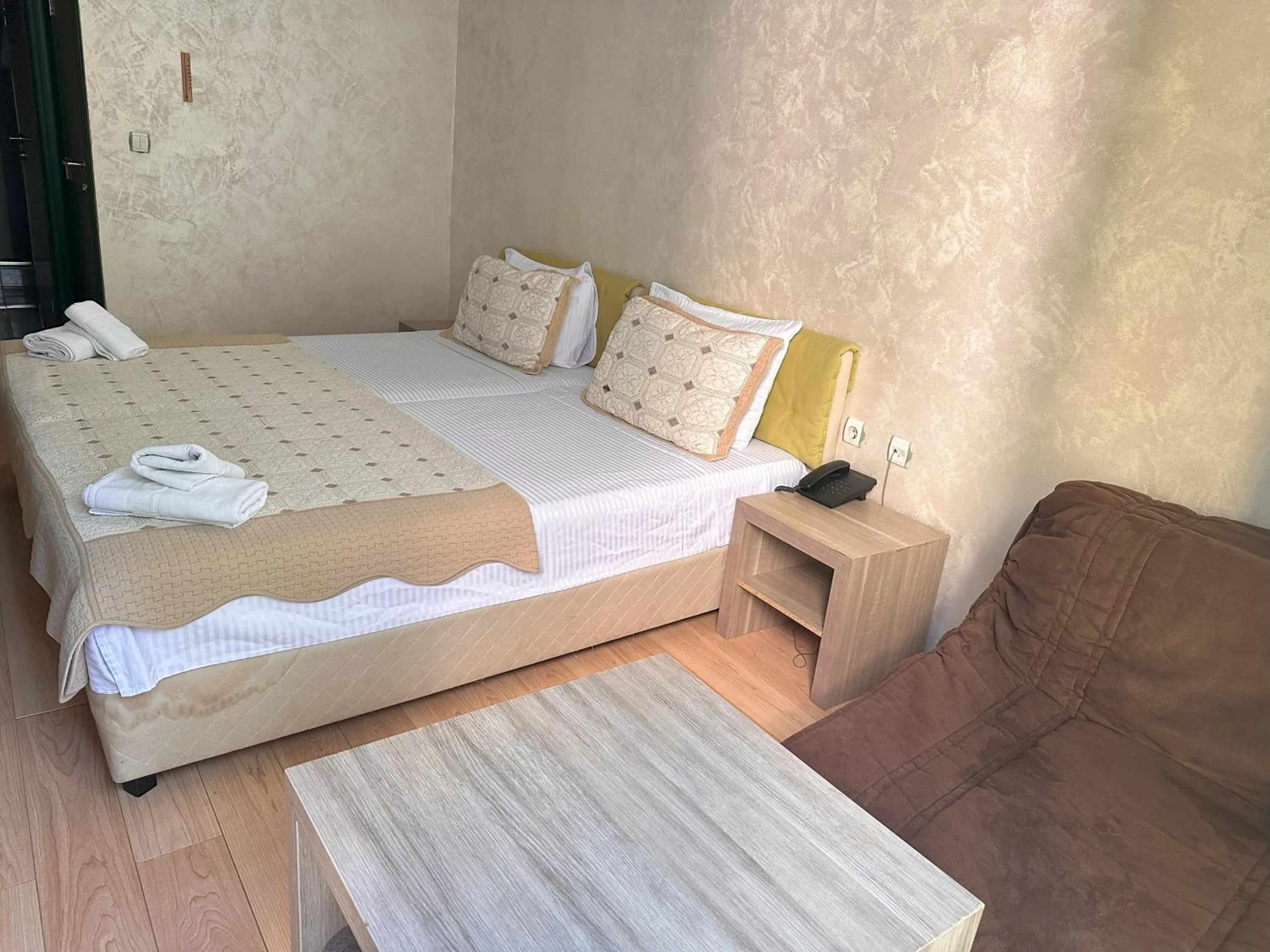 Property building, Bed in Hotel Green Center Gili