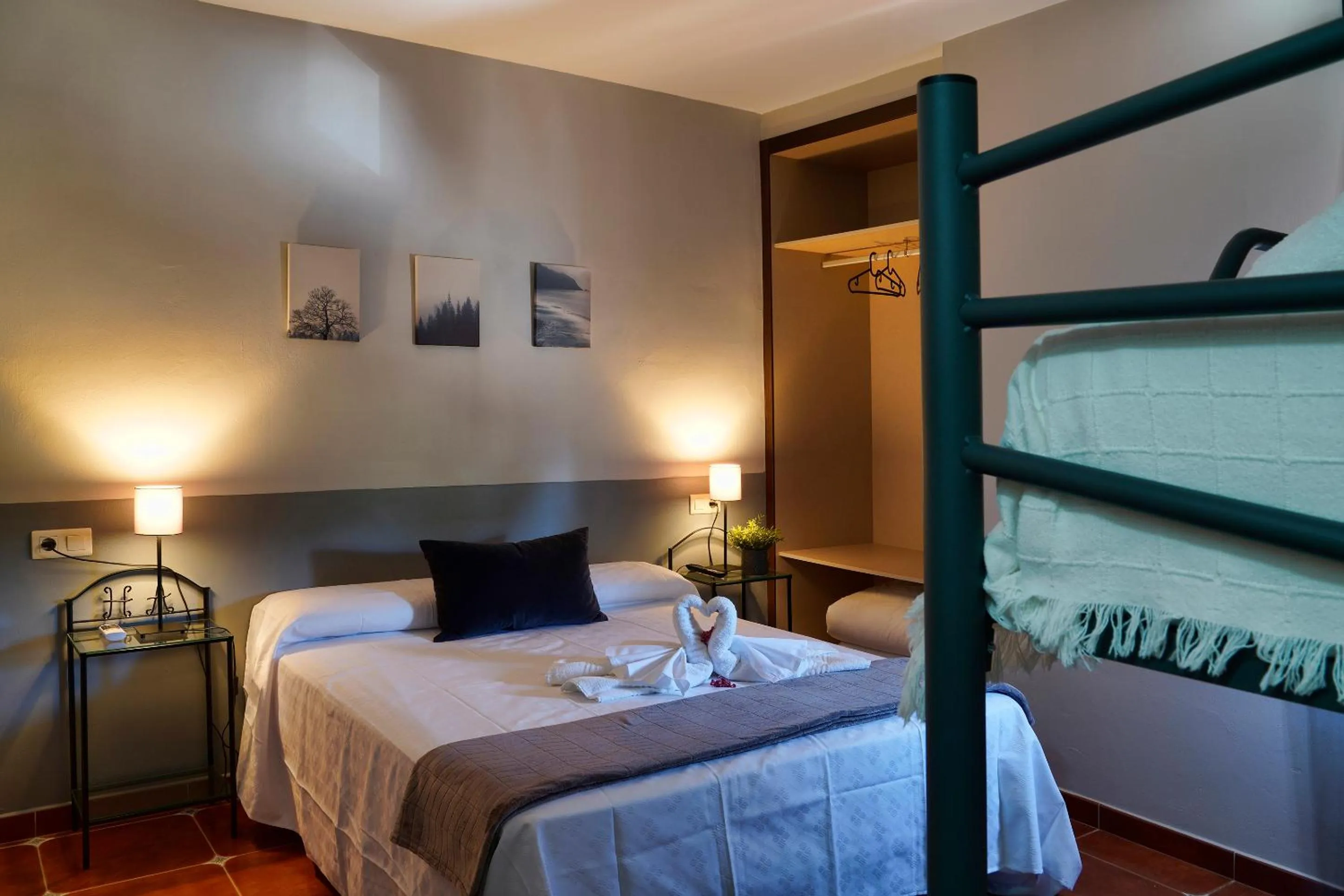 Bed in Hotel Rural & Restaurante Las Camaretas