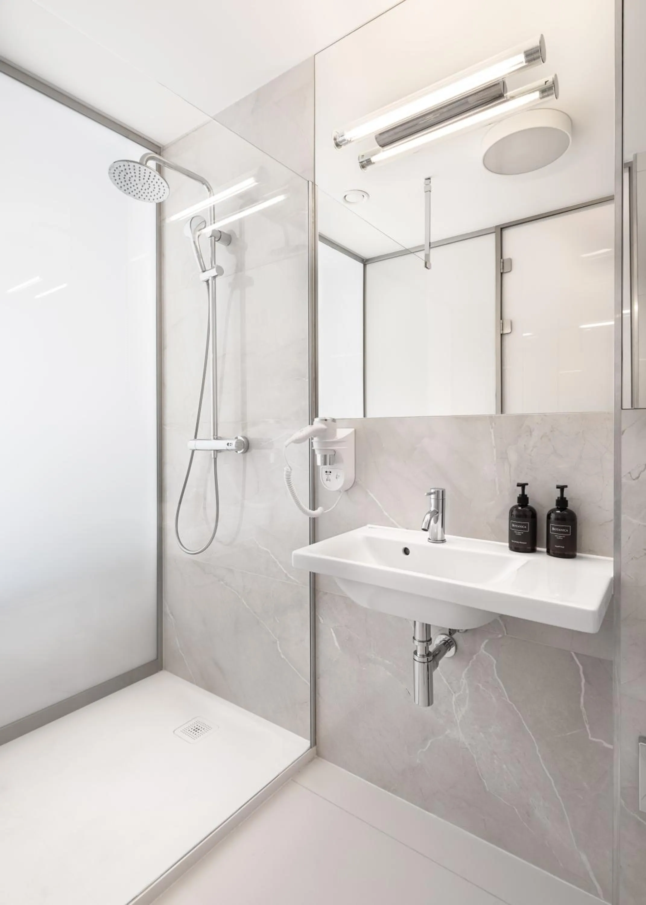 Shower in Hotel Golf Prague