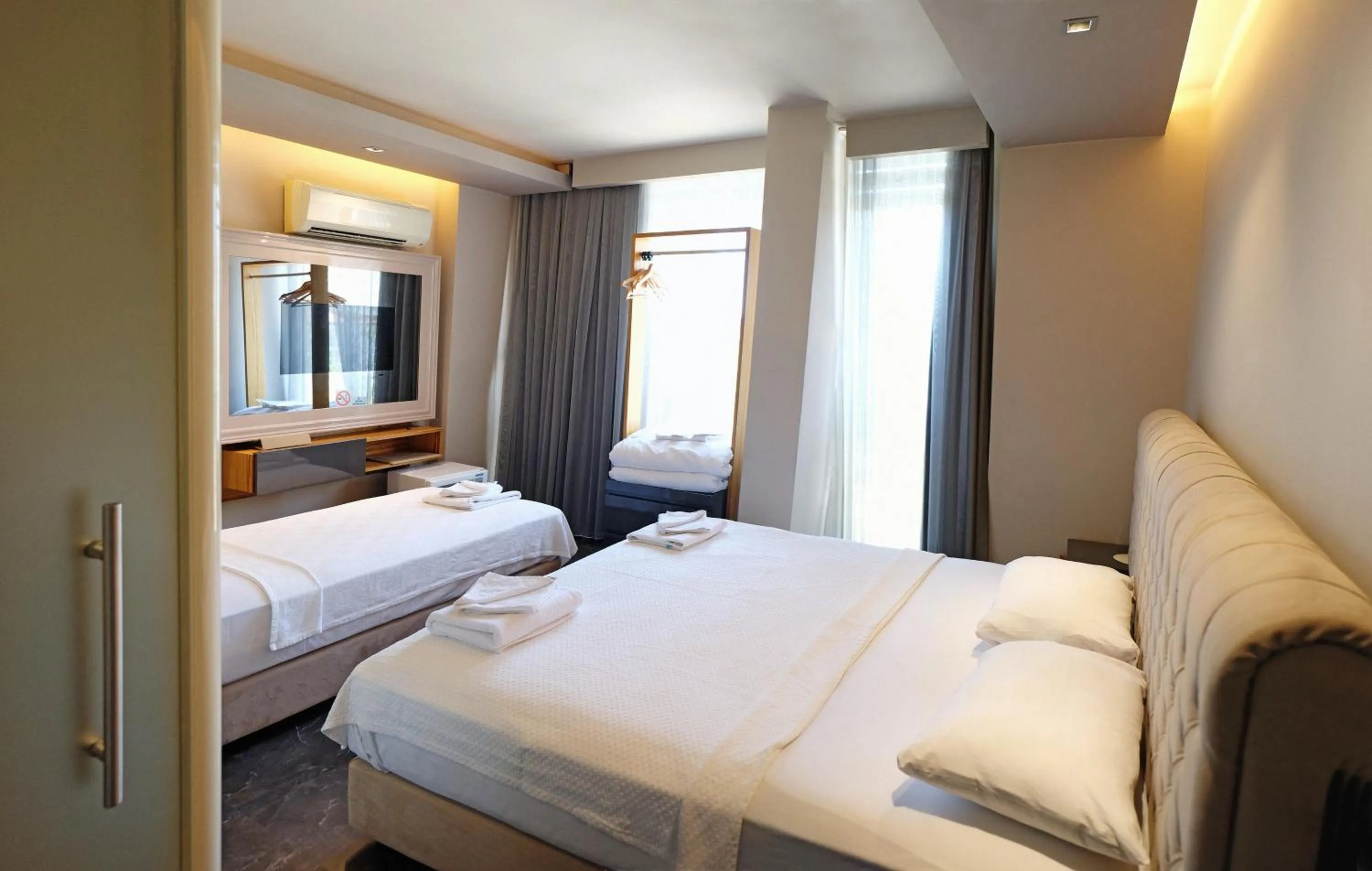 Photo of the whole room, Bed in Upper House