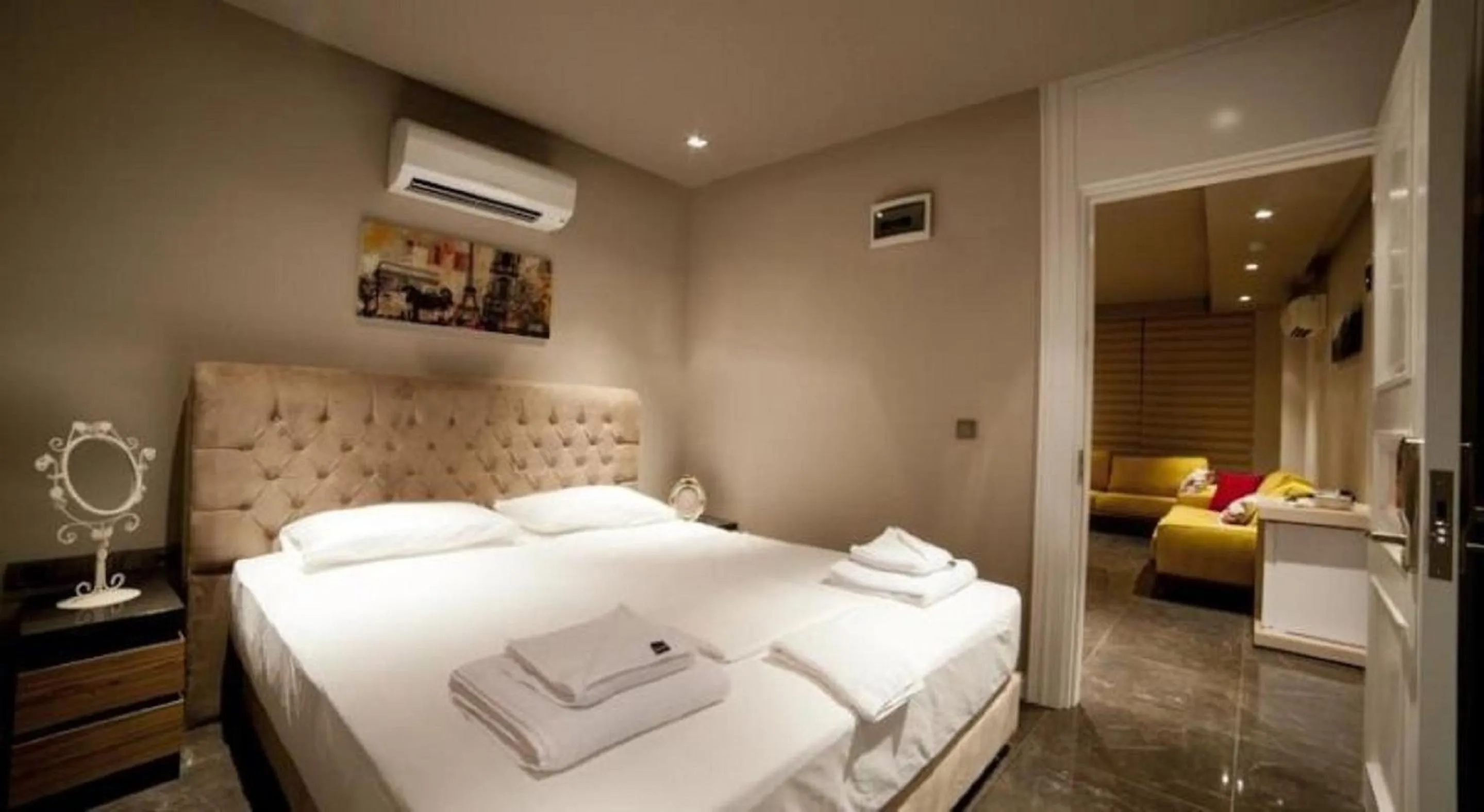 Photo of the whole room, Bed in Upper House