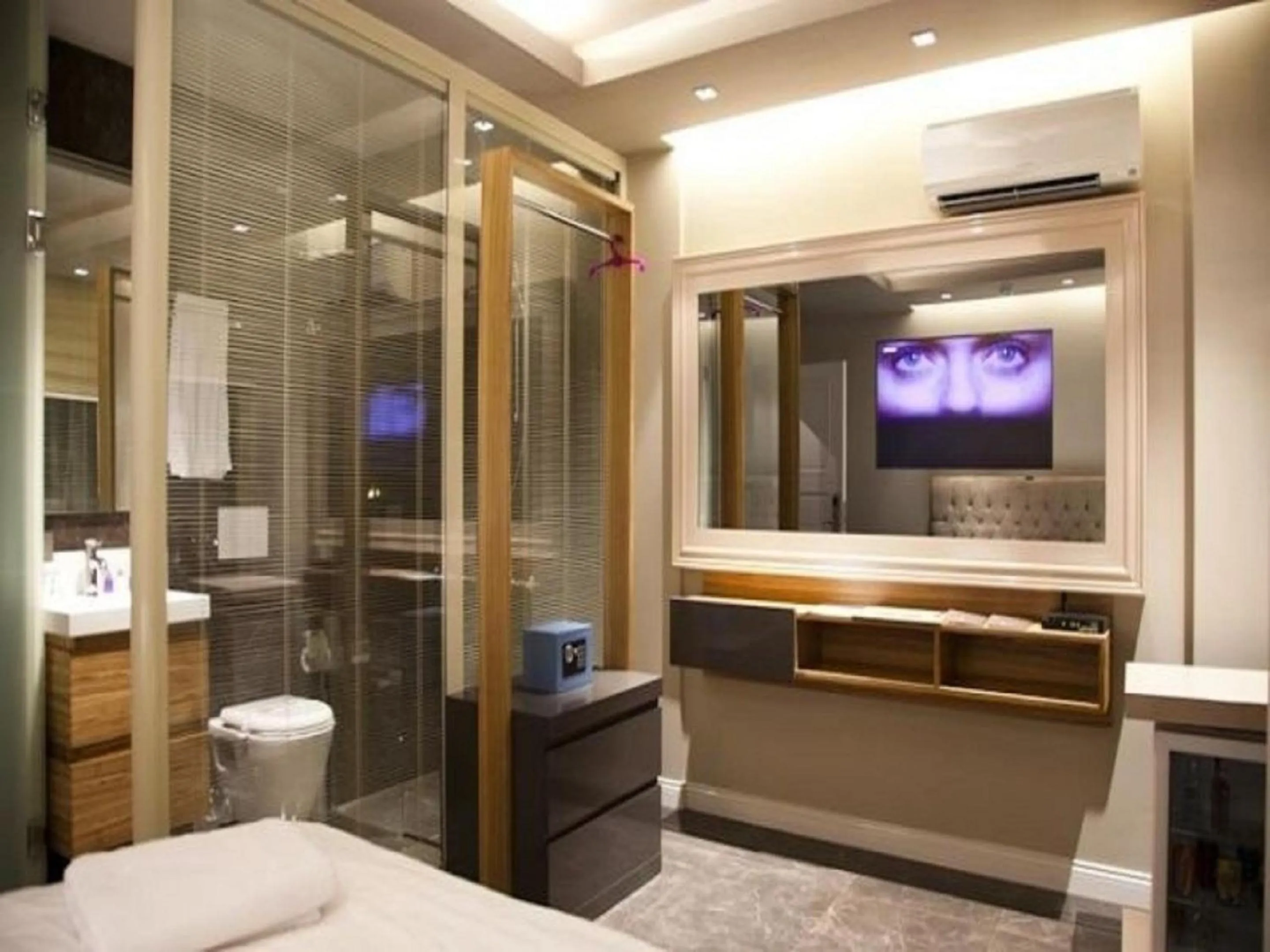 Photo of the whole room in Upper House