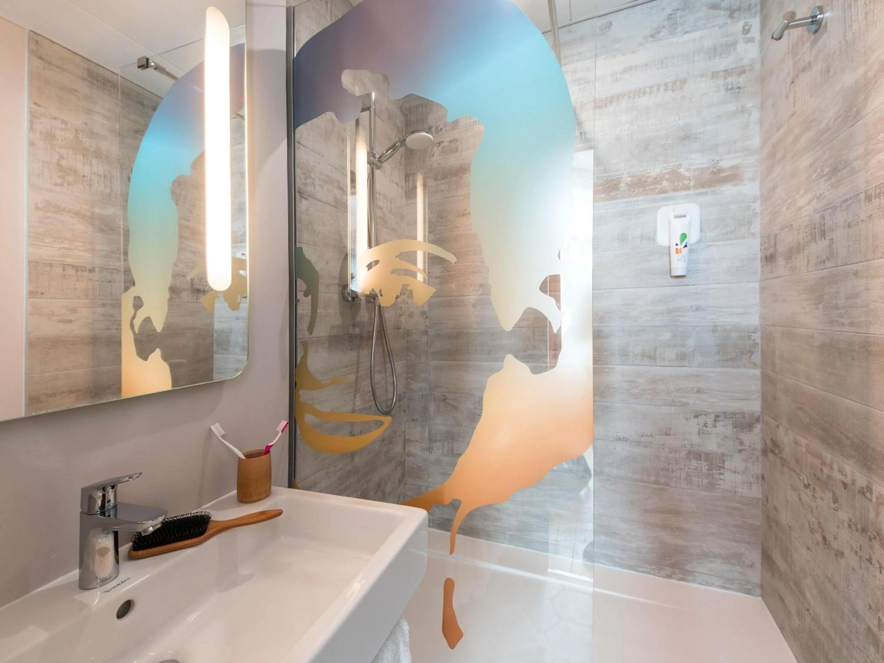 Bedroom in Ibis Styles Hyères Rooftop & Spa