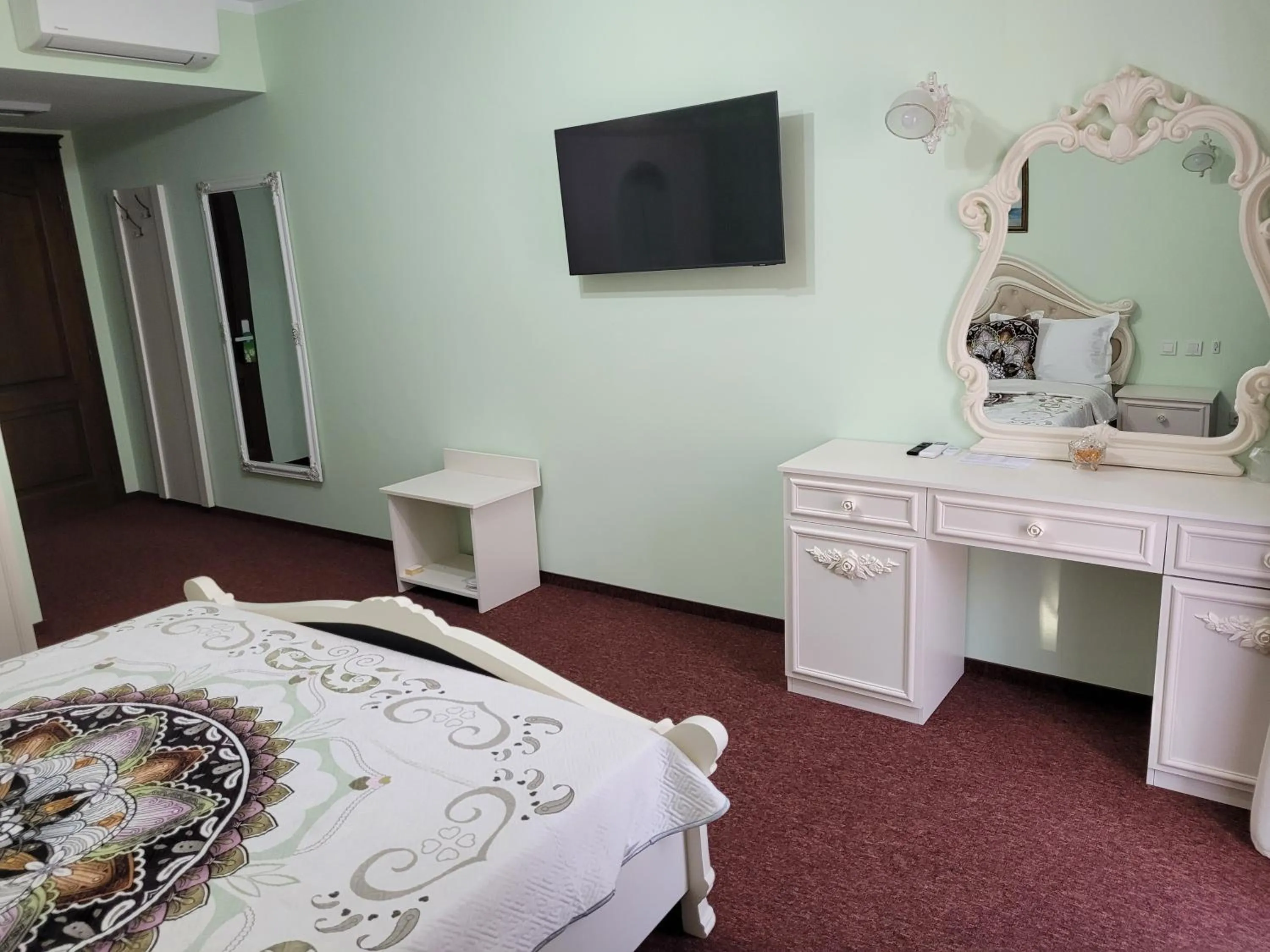 Photo of the whole room, Bed in LOTUS Boutique