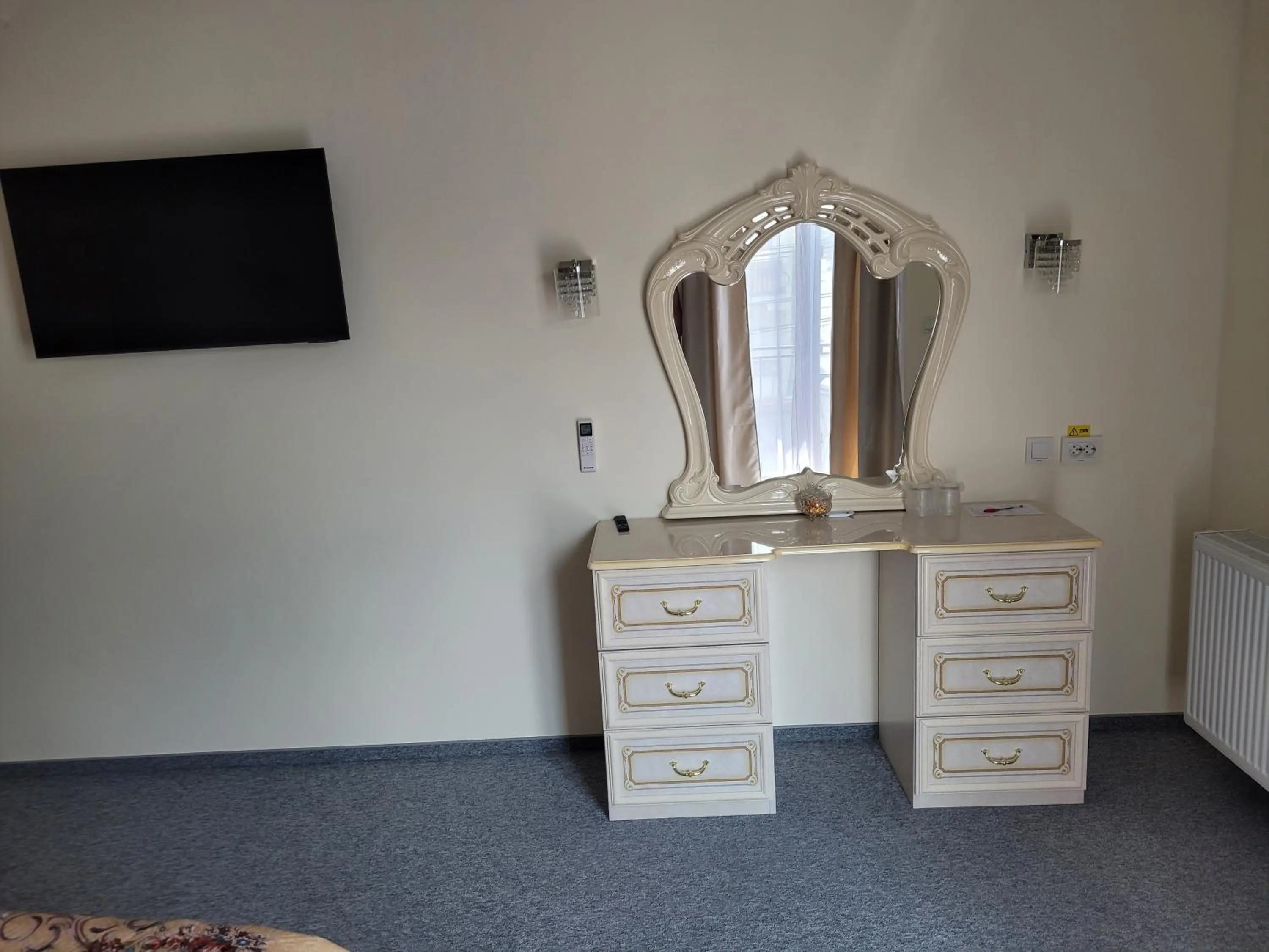 TV and multimedia in LOTUS Boutique