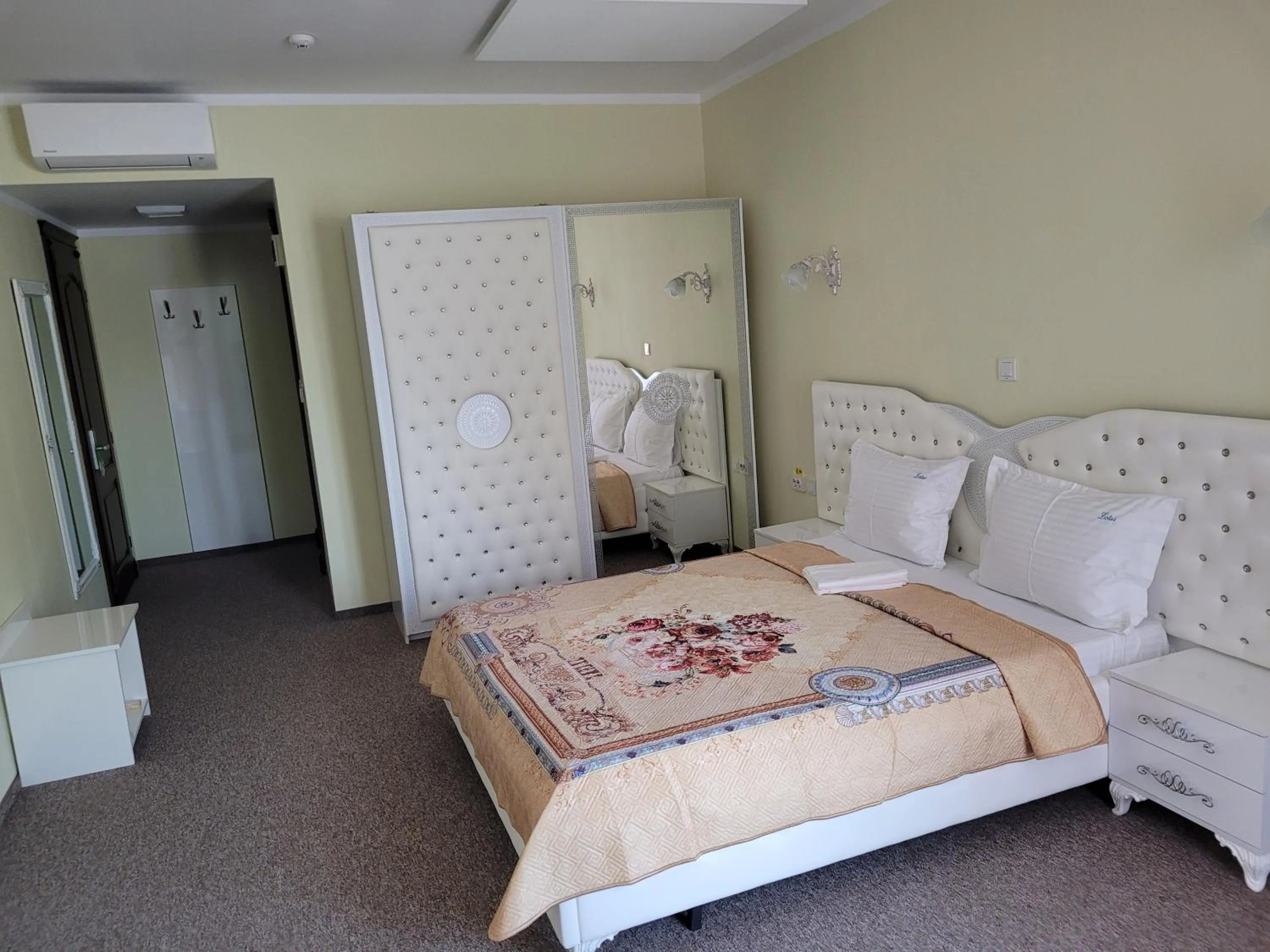 Photo of the whole room, Bed in LOTUS Boutique