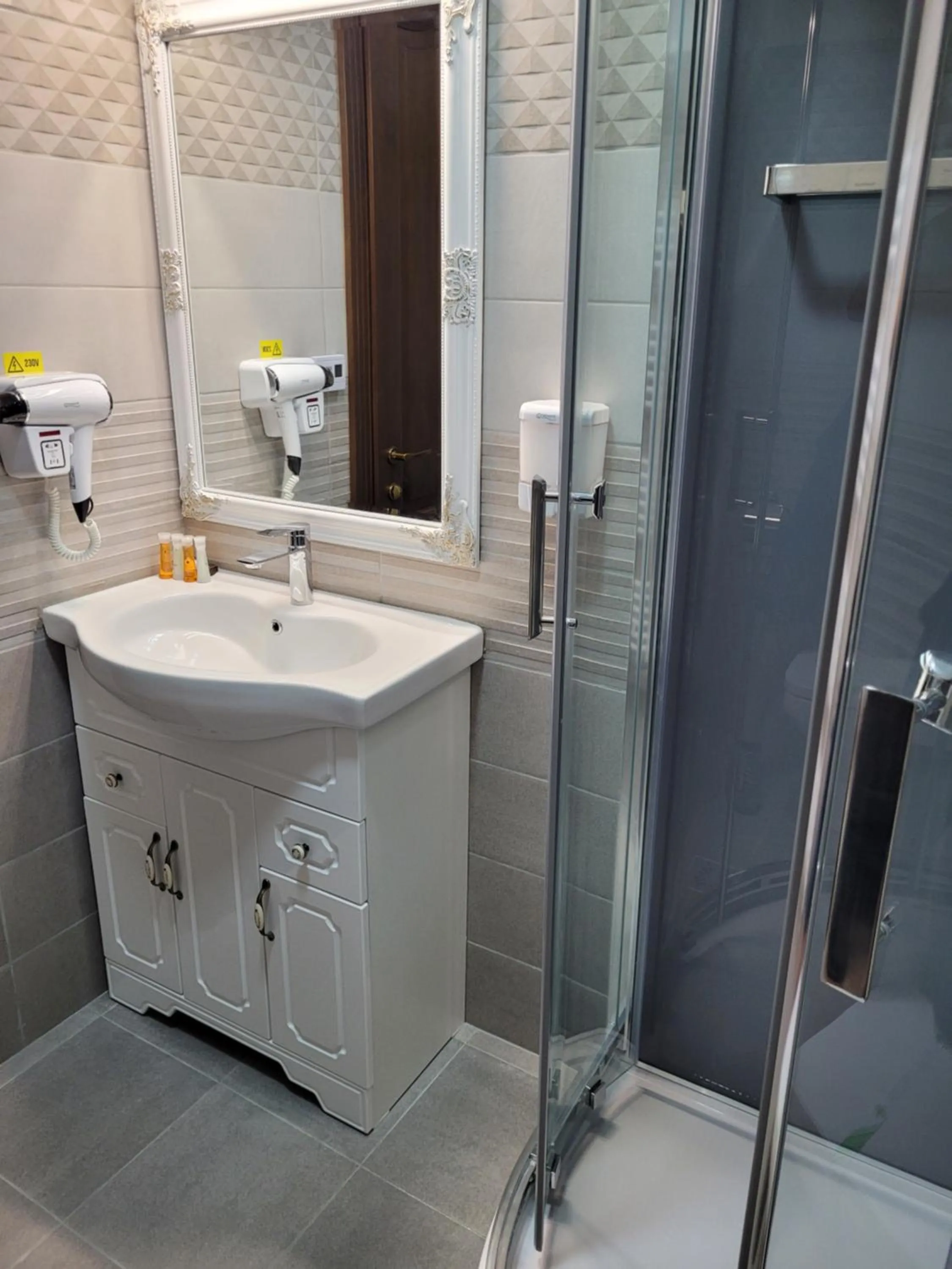 Bathroom in LOTUS Boutique