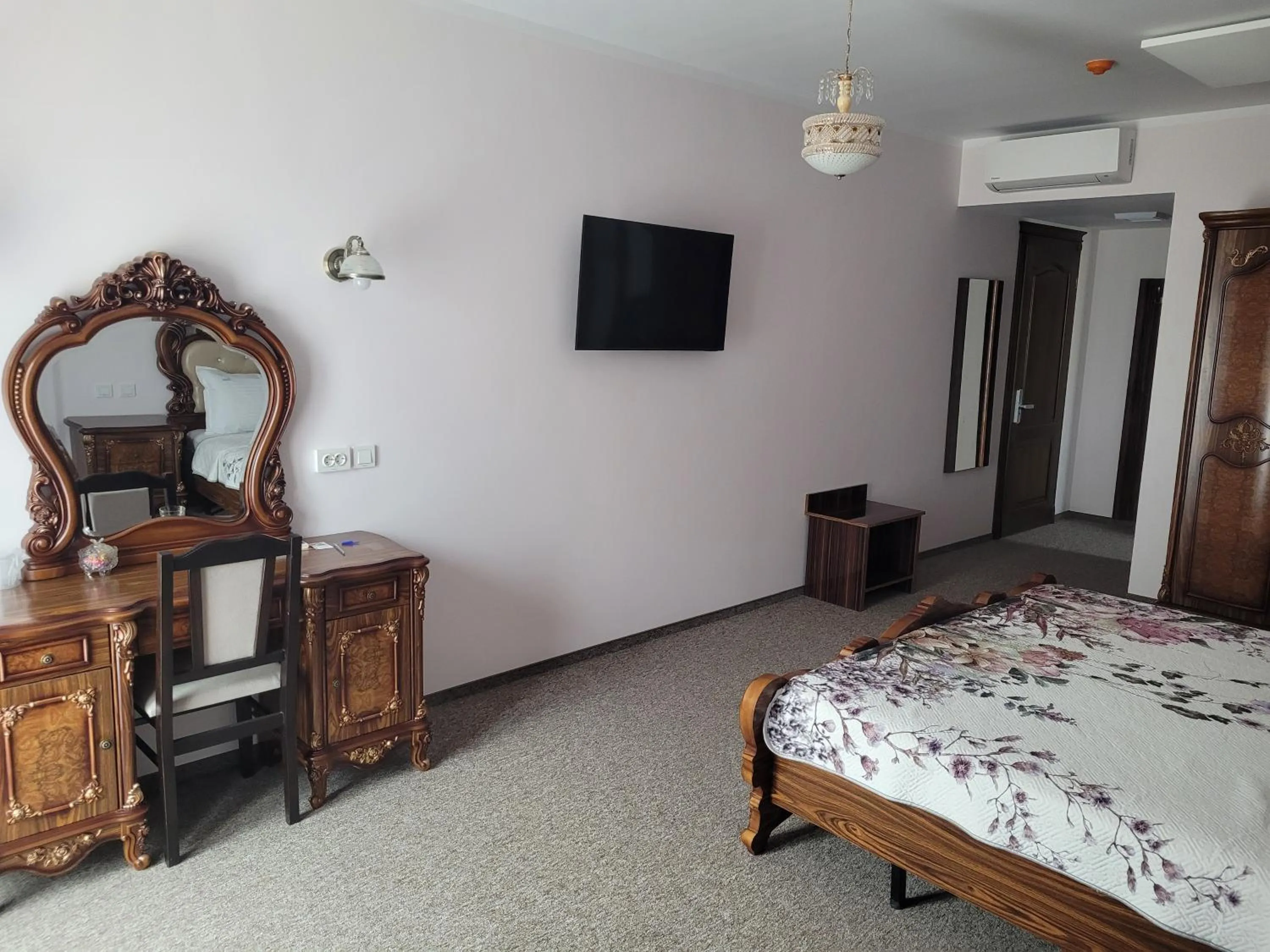 hair dresser, Bed in LOTUS Boutique