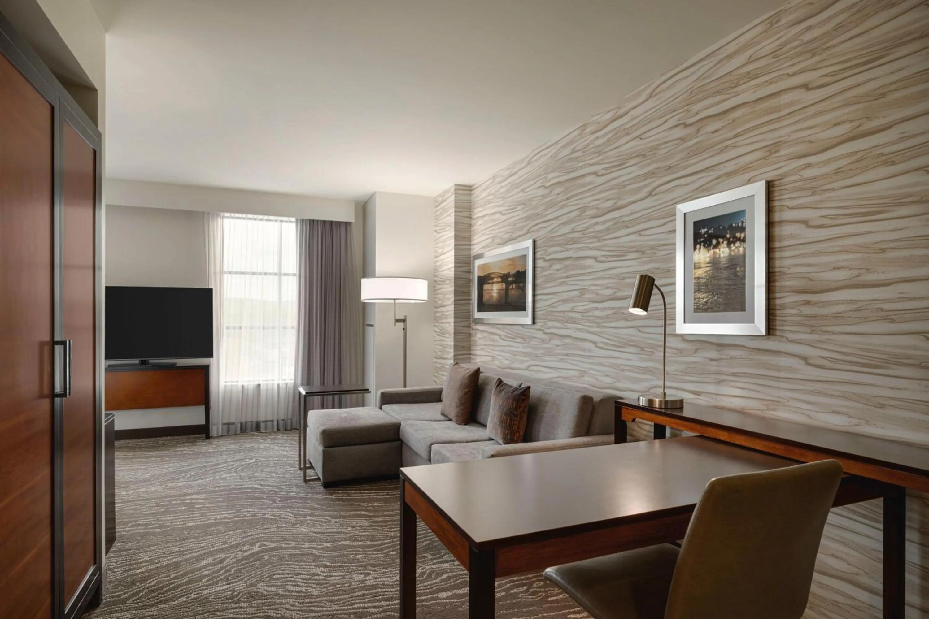 Living room in Embassy Suites Chattanooga Hamilton Place