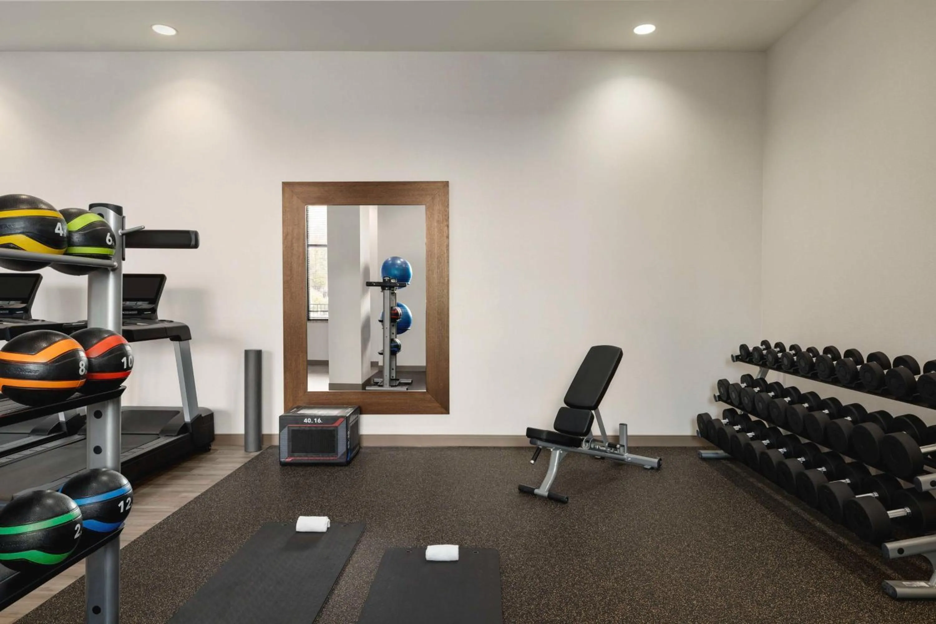 Fitness centre/facilities in Embassy Suites Chattanooga Hamilton Place