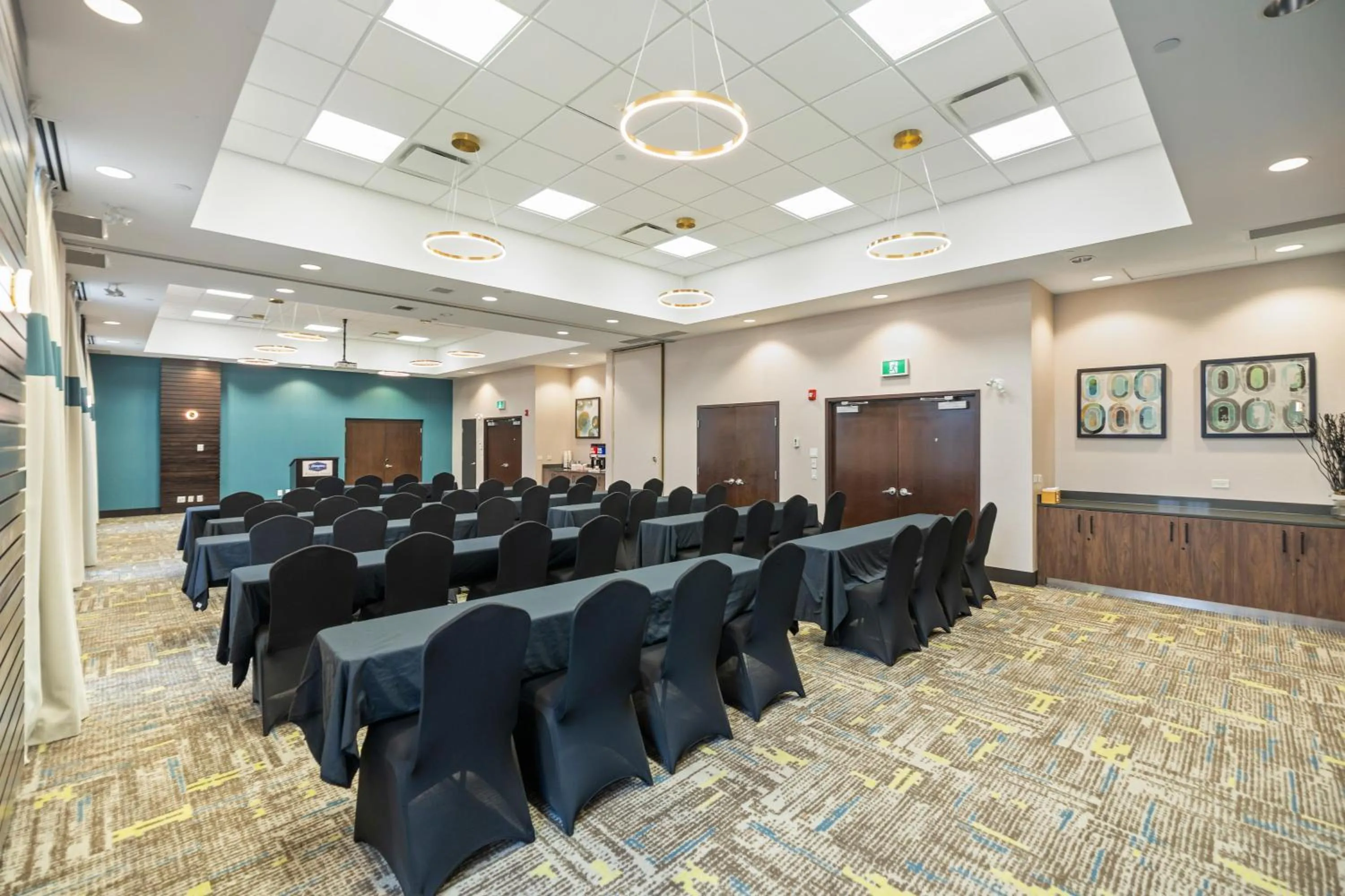 Meeting/conference room in Hampton Inn by Hilton Winnipeg