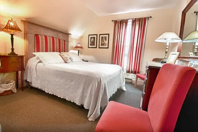 Day, Bed in Dunlop Inn