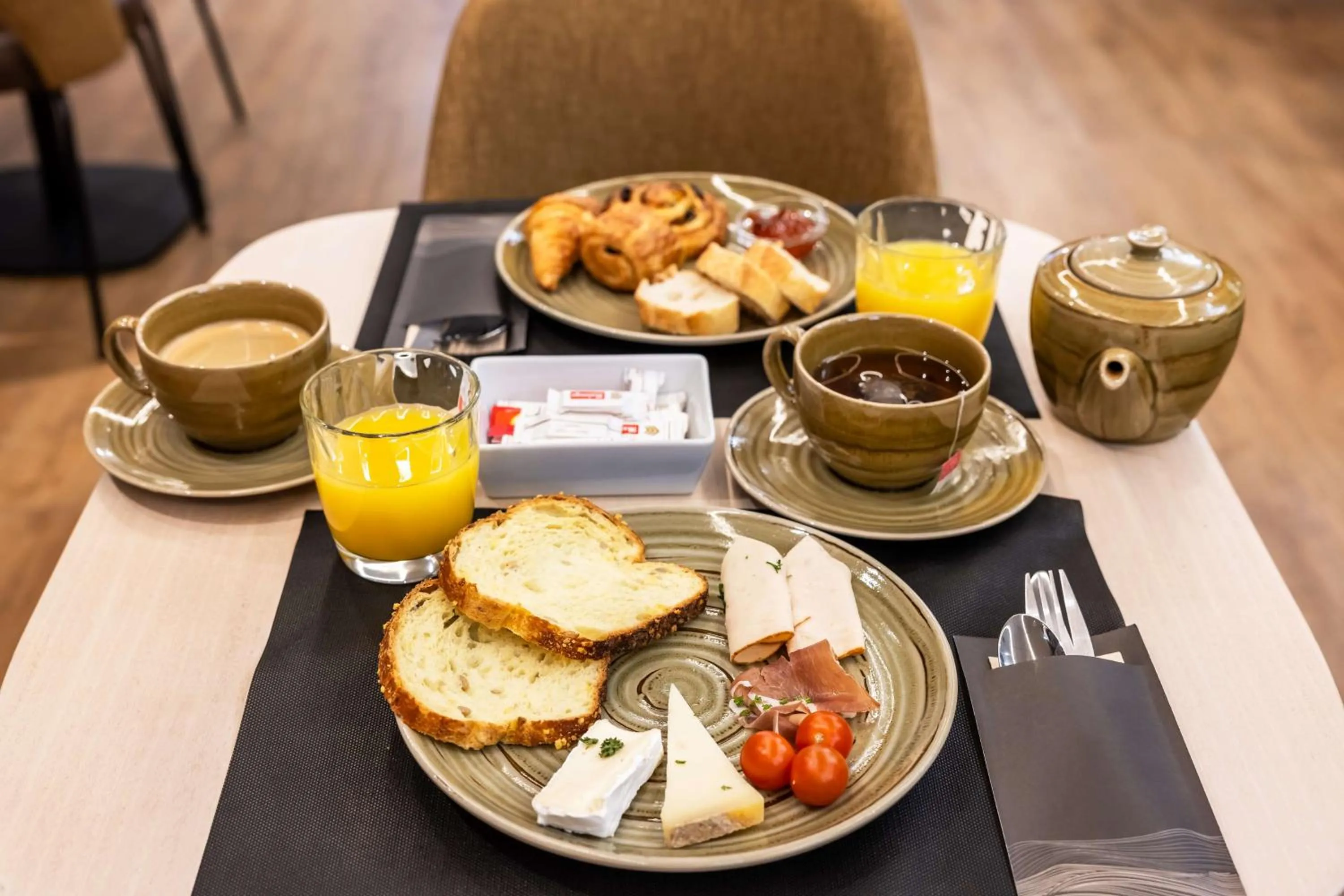Breakfast in Best Western Metz Centre Gare