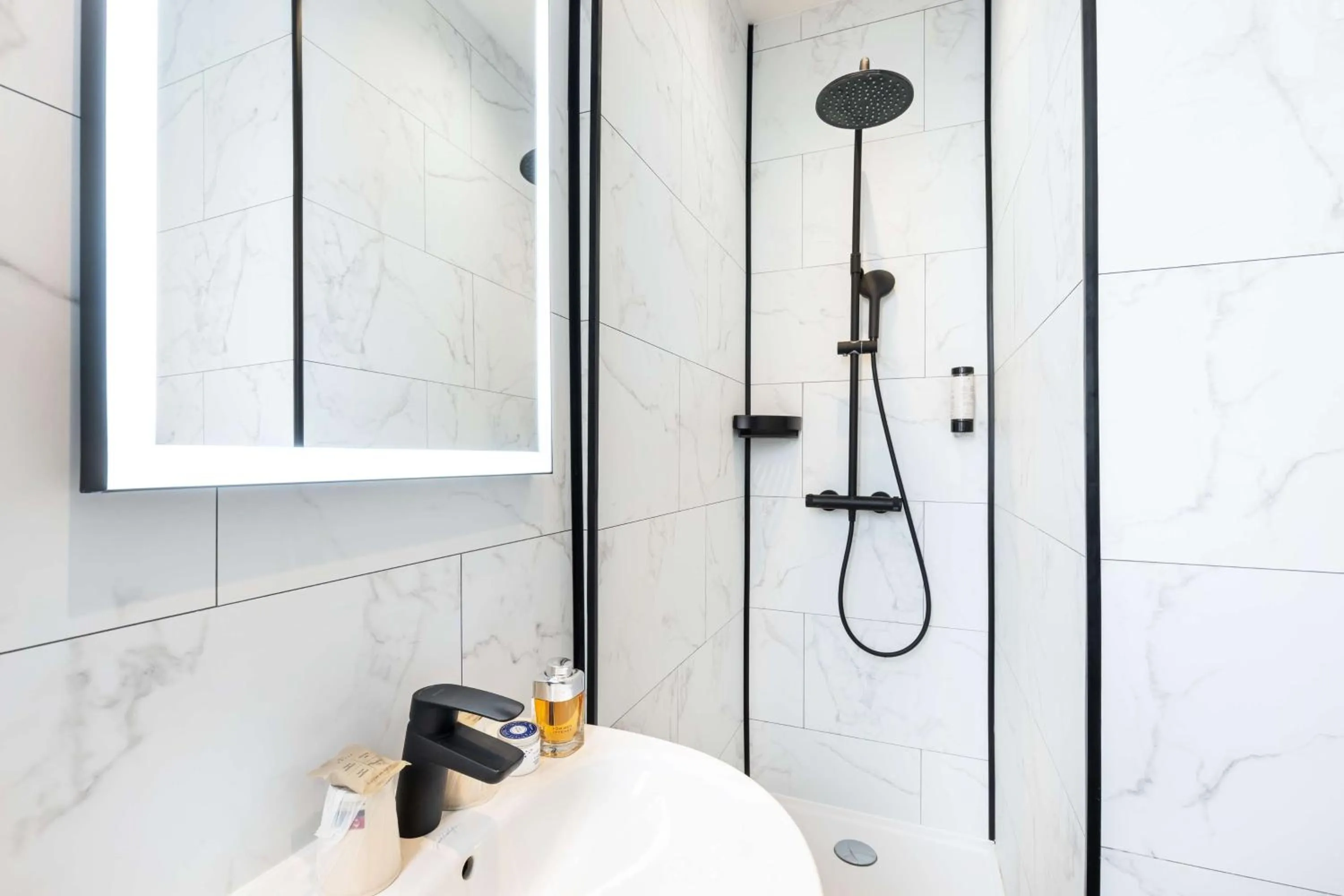 Bathroom in Best Western Metz Centre Gare