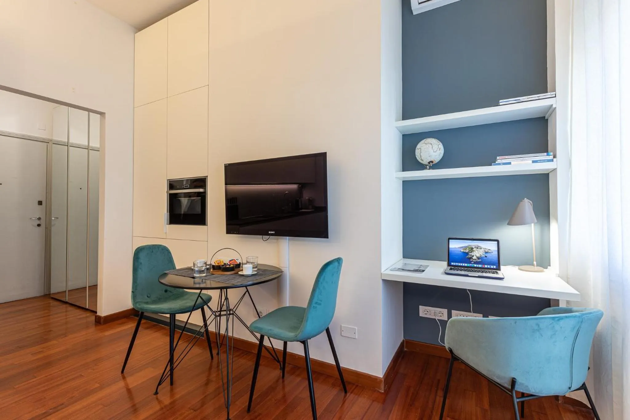 TV and multimedia in BePlace Garibaldi Suites