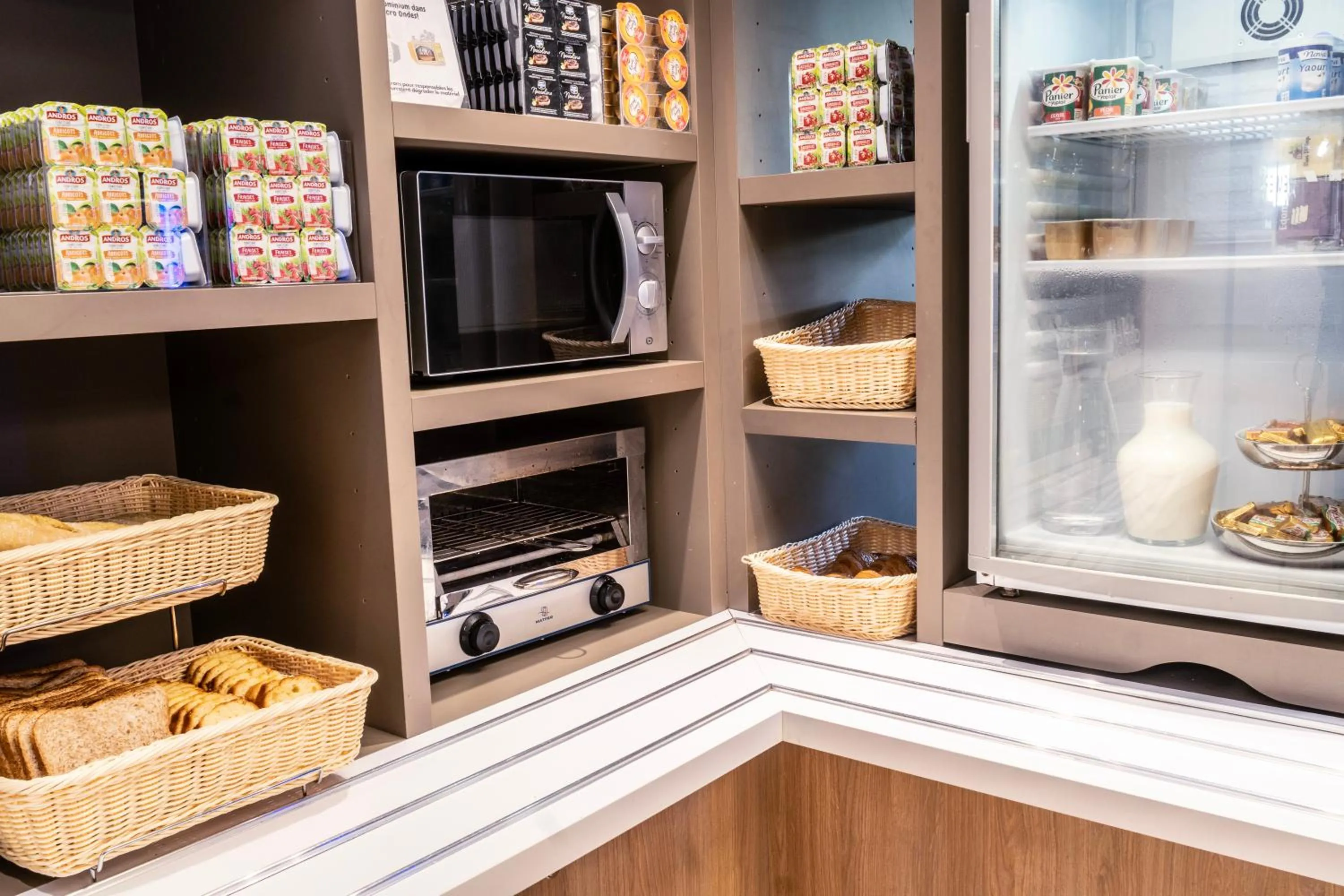 Restaurant/places to eat in Première Classe Paris-Ouest Gennevilliers