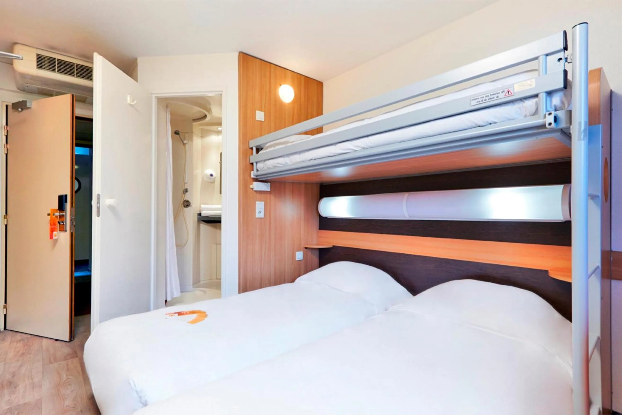 Bedroom, Bed in Première Classe Paris-Ouest Gennevilliers