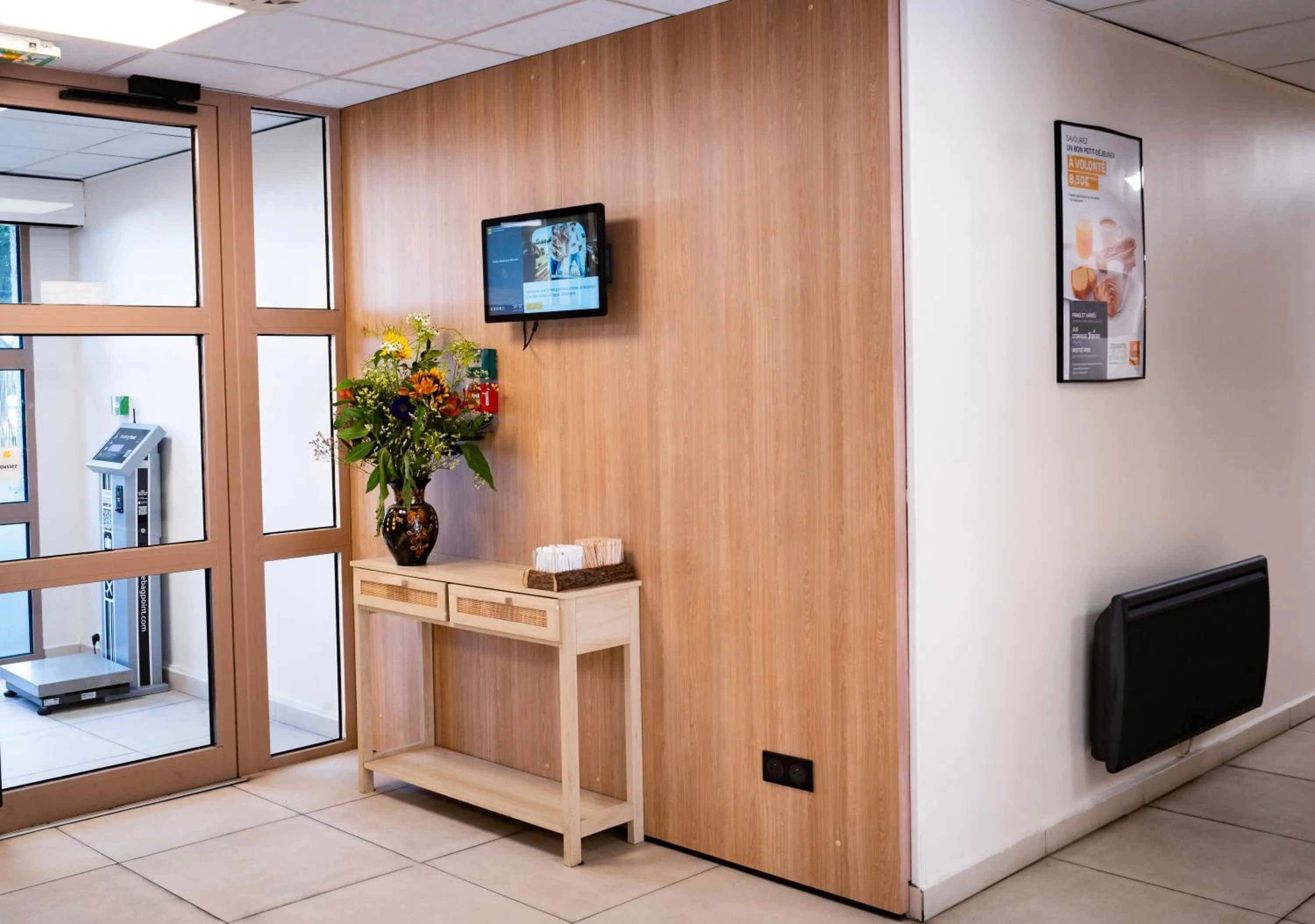 Lobby or reception in Première Classe Paris-Ouest Gennevilliers