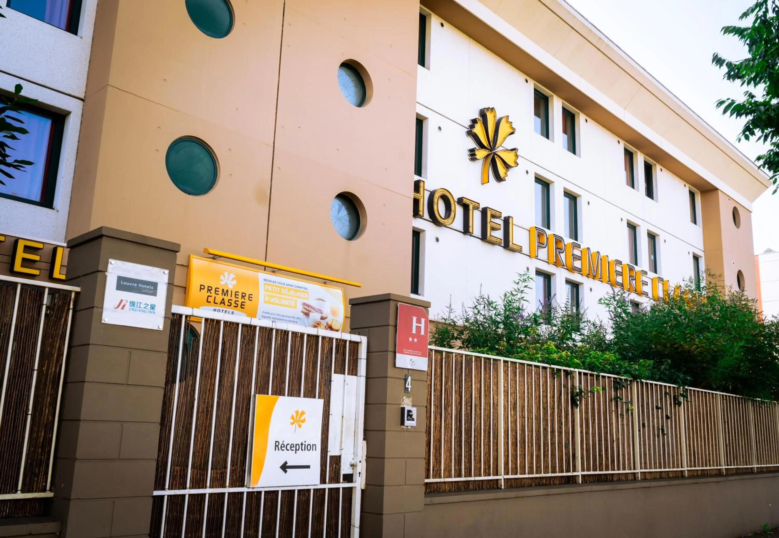 Facade/entrance in Première Classe Paris-Ouest Gennevilliers