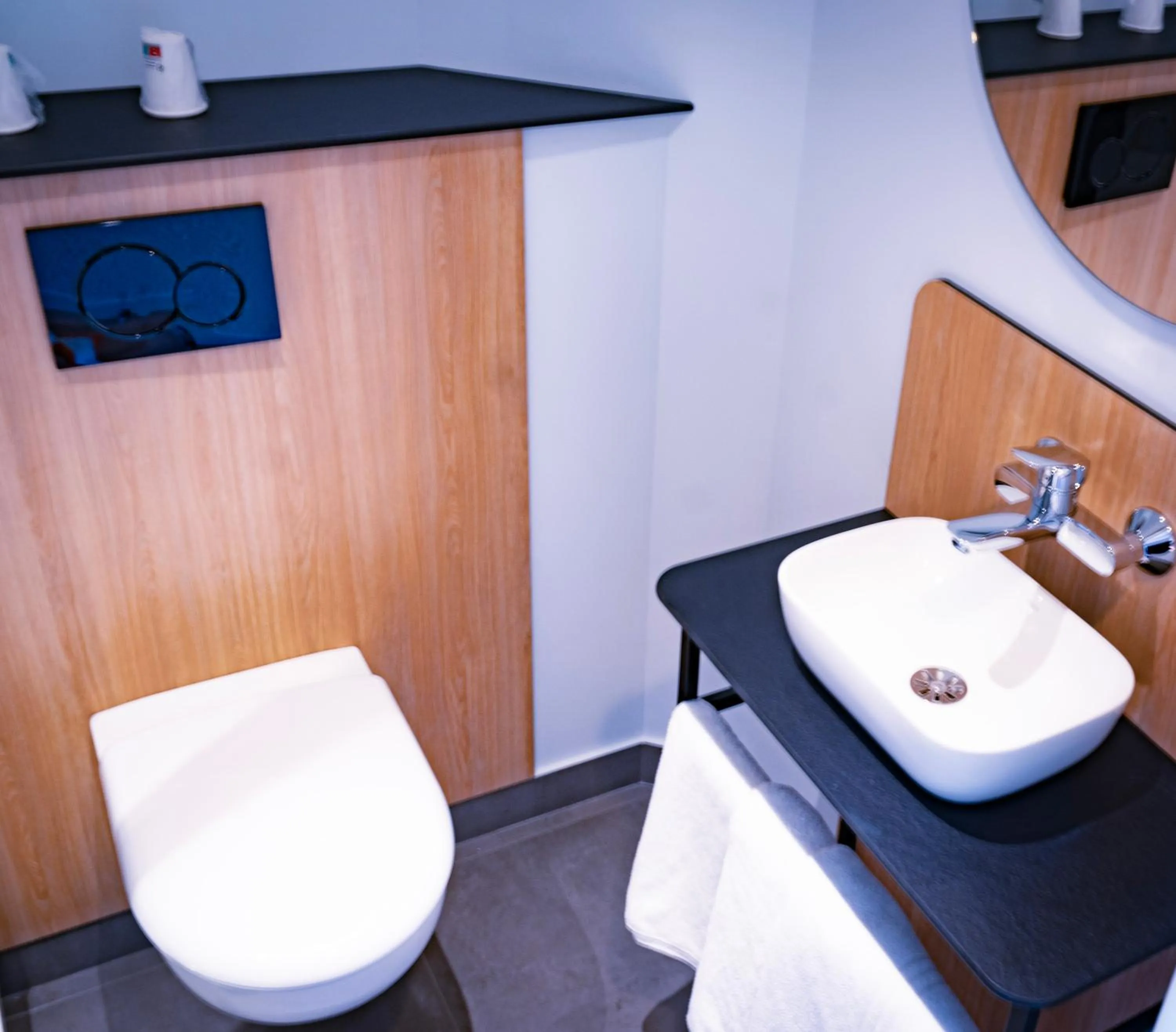 Bathroom in Première Classe Paris-Ouest Gennevilliers