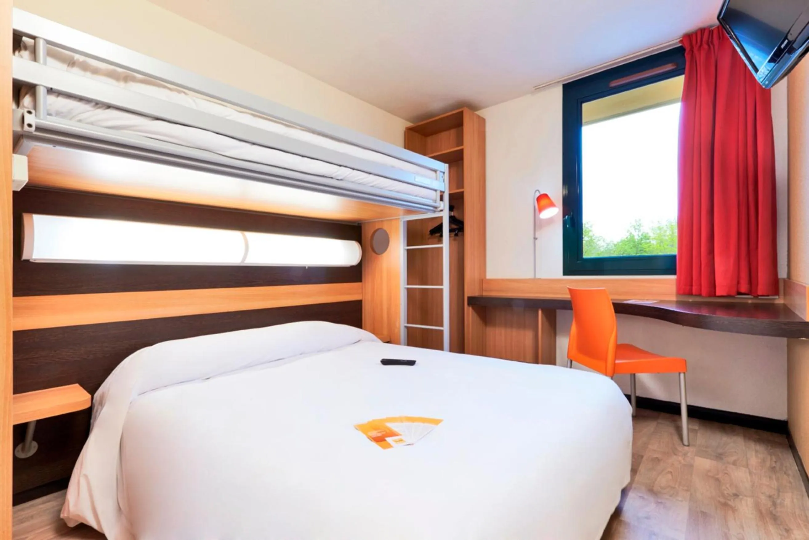 TV and multimedia, Bed in Première Classe Paris-Ouest Gennevilliers