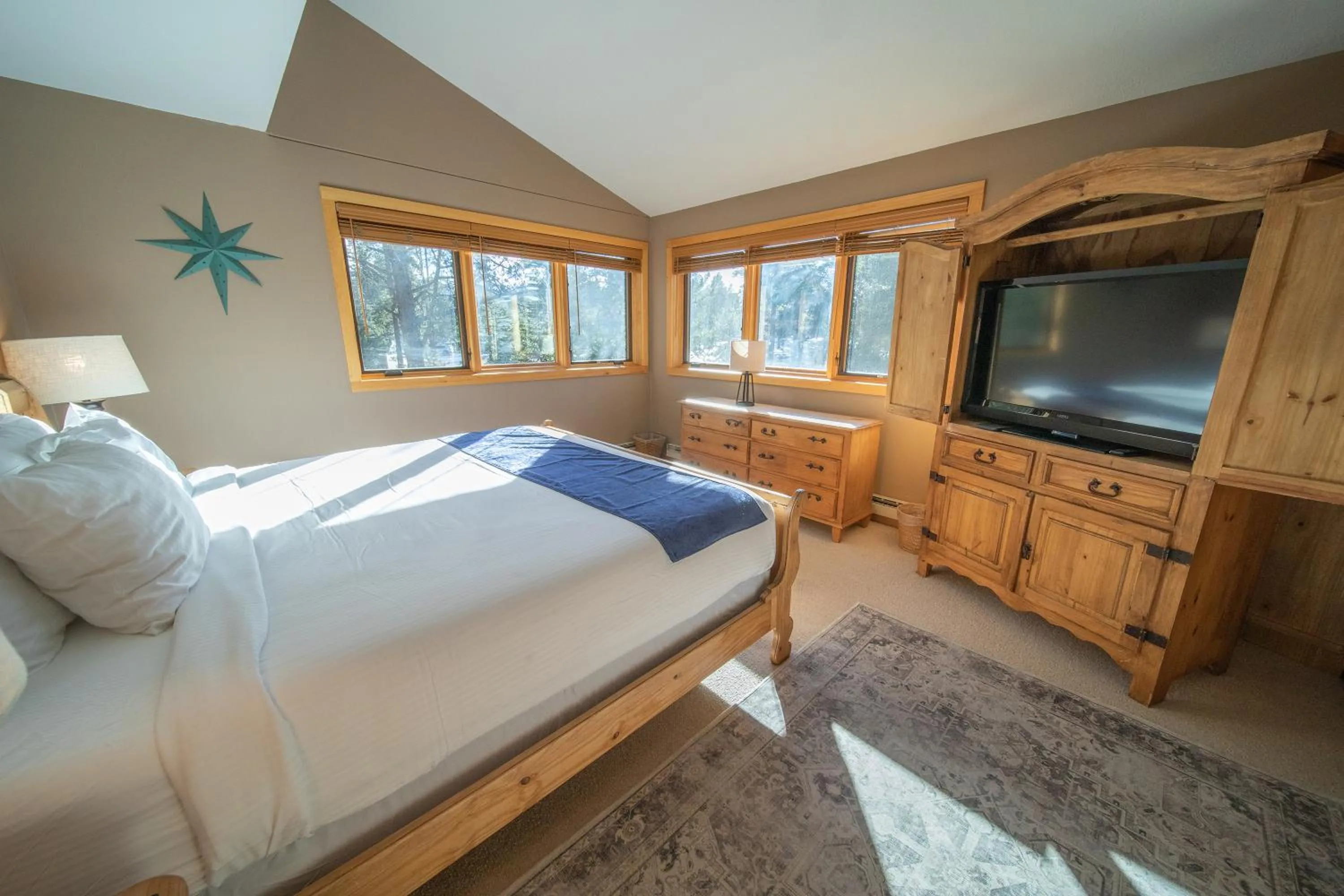 Pines 2045 by SummitCove Lodging
