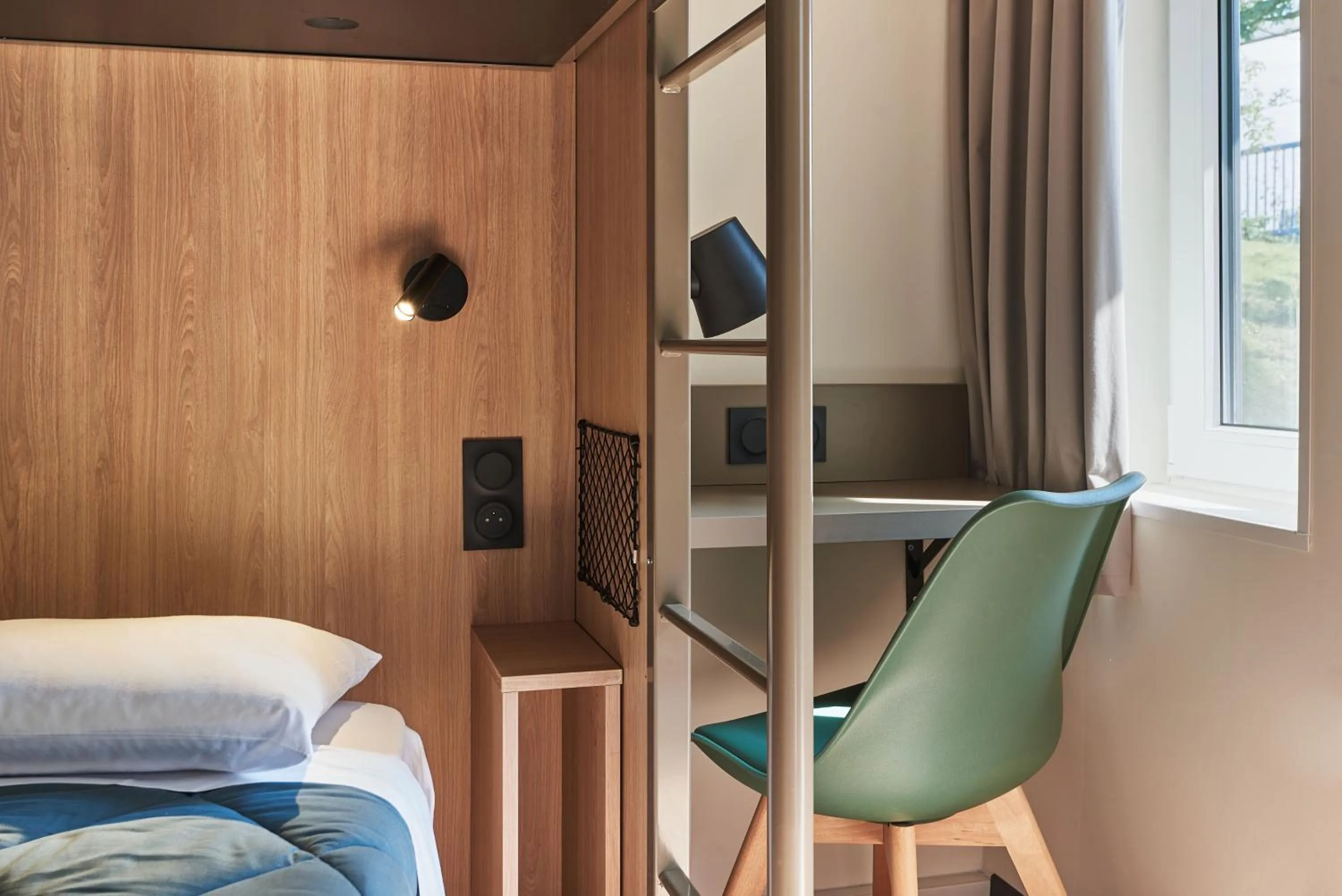 Seating area, Bed in Premiere Classe Freyming Merlebach