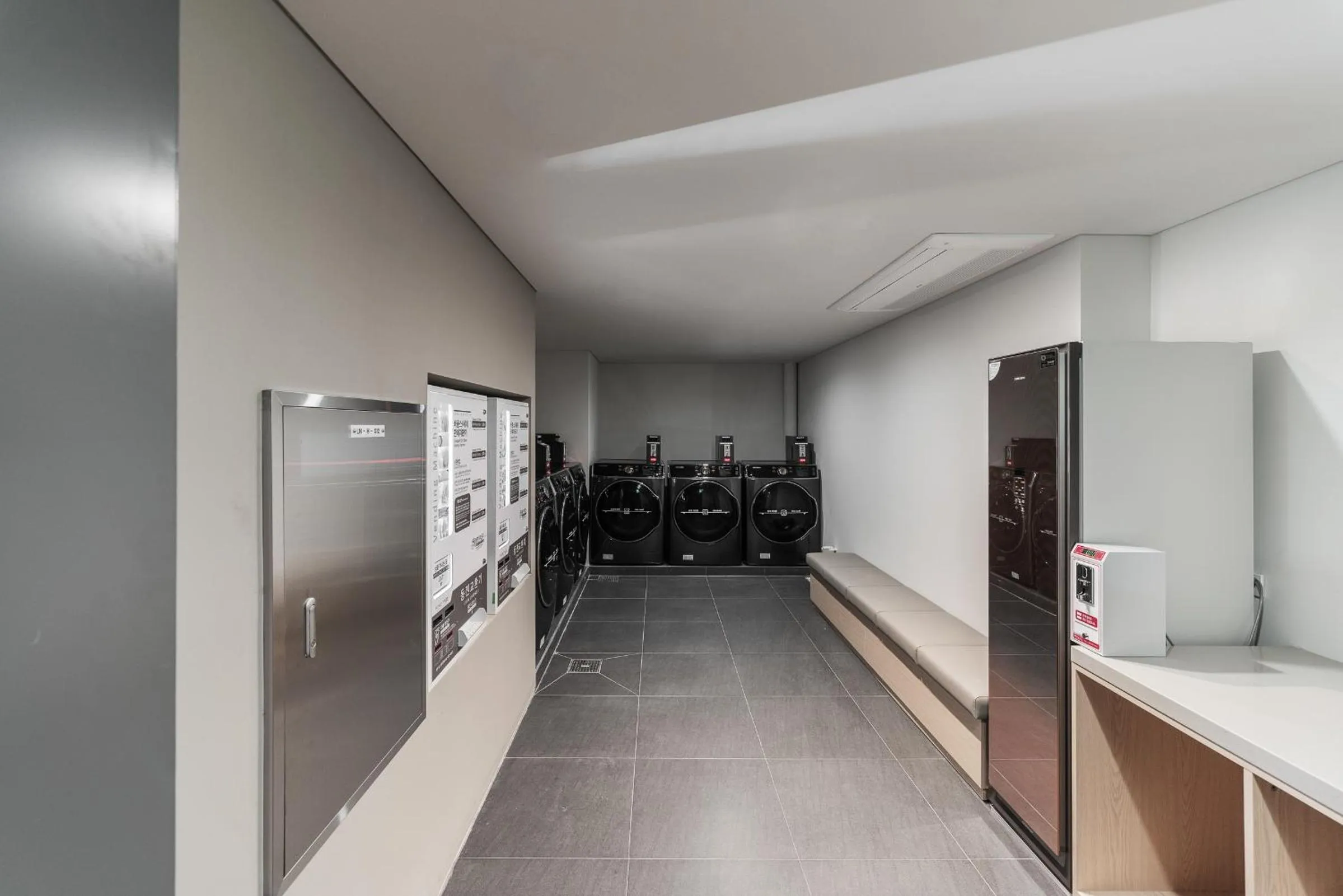 Business facilities in Nine Tree by Parnas Seoul Insadong