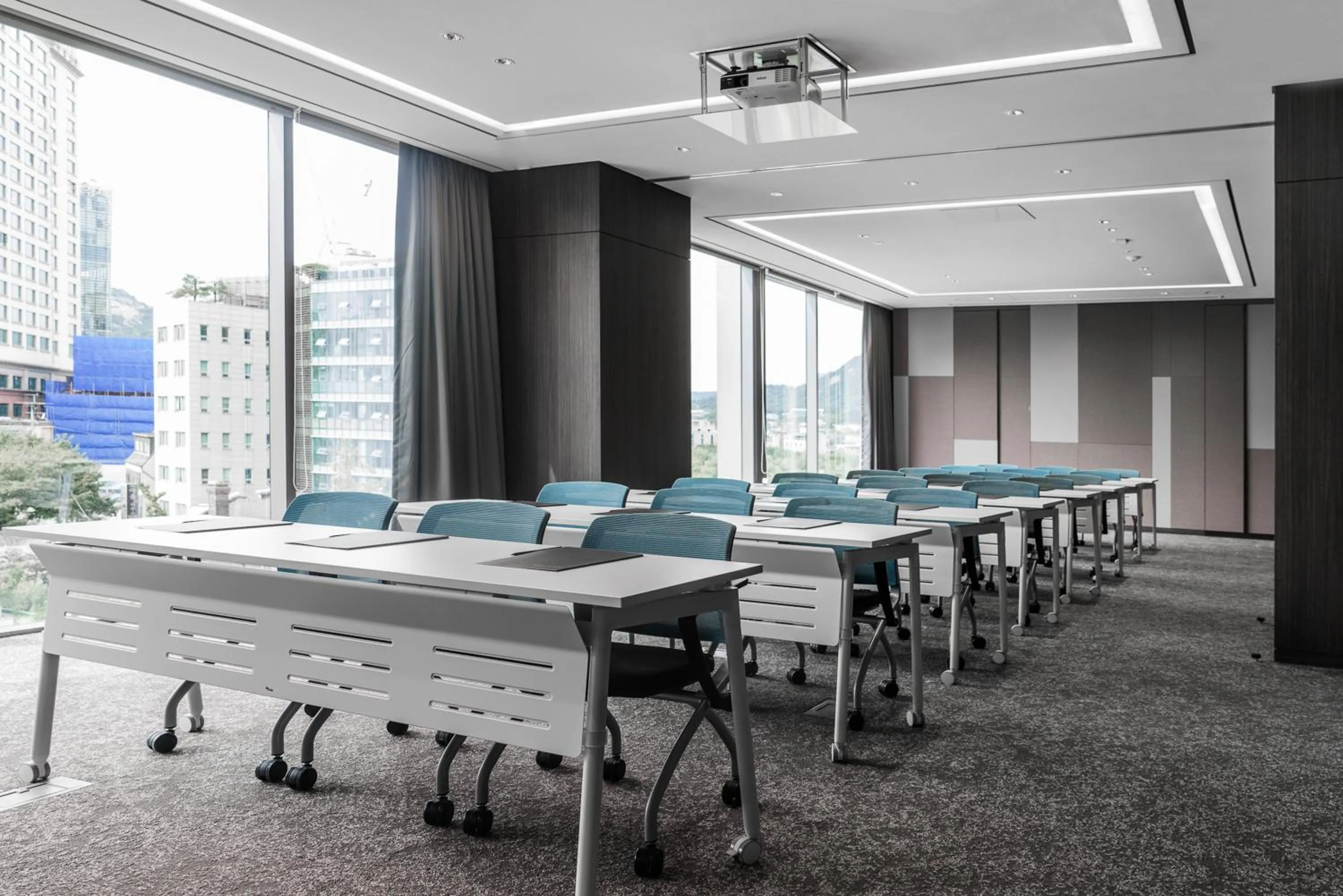 Business facilities in Nine Tree by Parnas Seoul Insadong