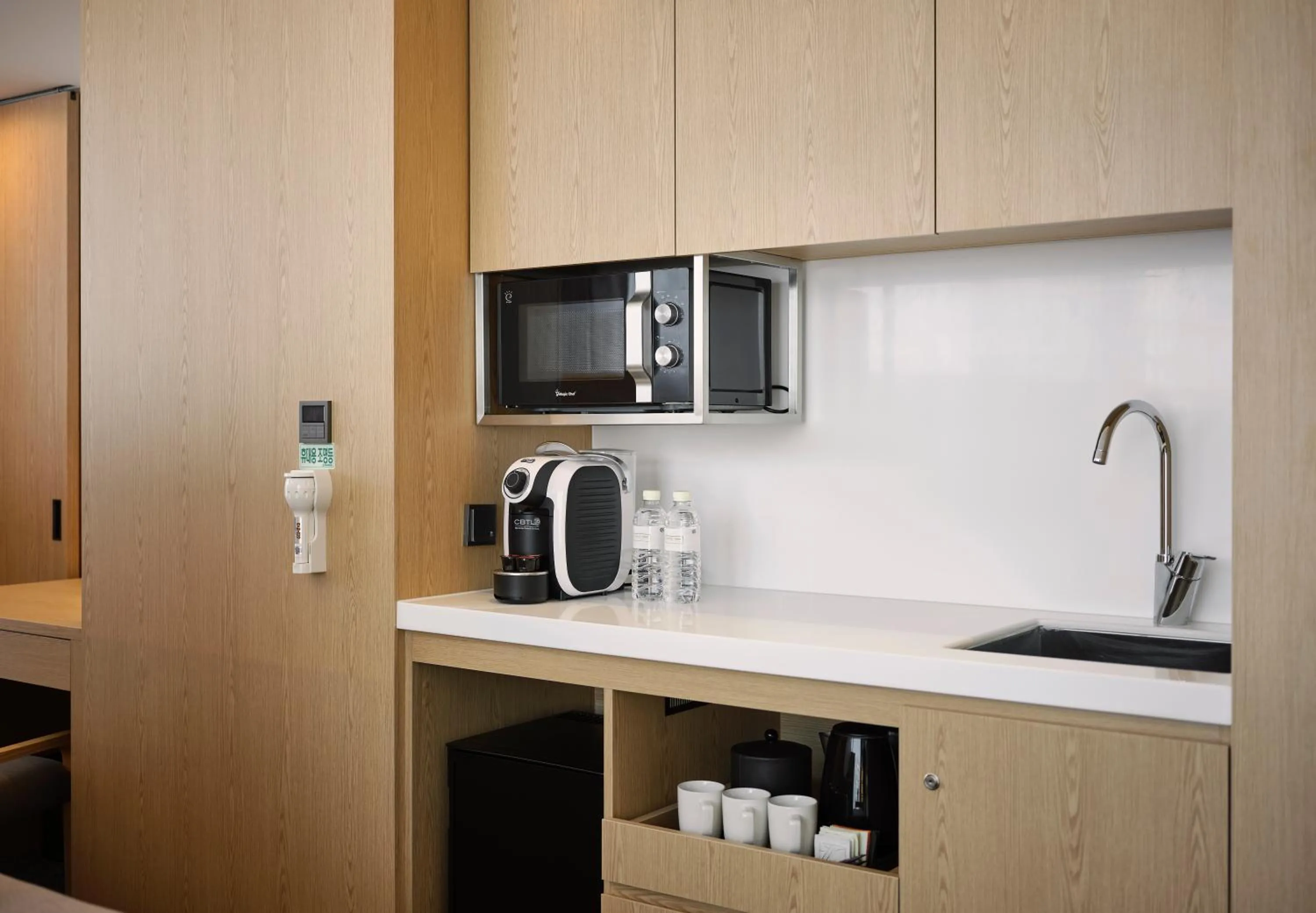 Kitchen or kitchenette in Nine Tree by Parnas Seoul Insadong