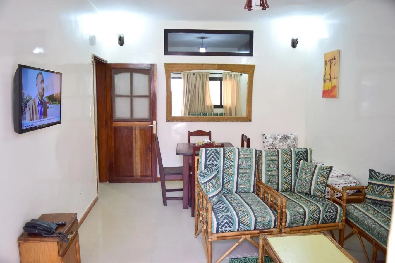 TV and multimedia in Kakatar Family Residence , Yoff