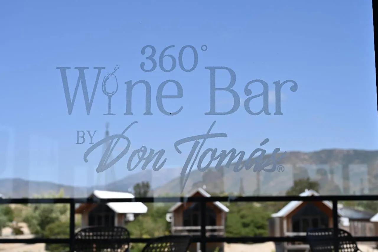 Lounge or bar in Don Tomas Viñedo cabañas