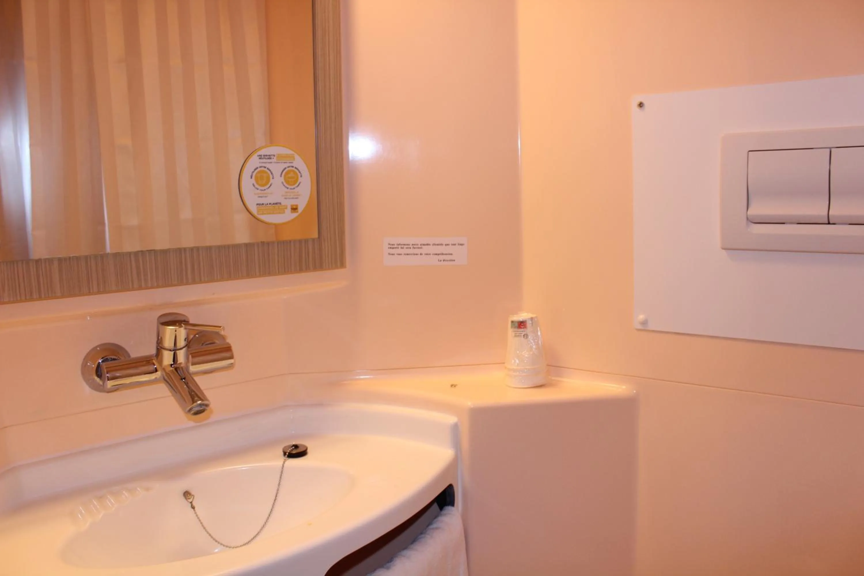 Bathroom in Premiere Classe Herblay