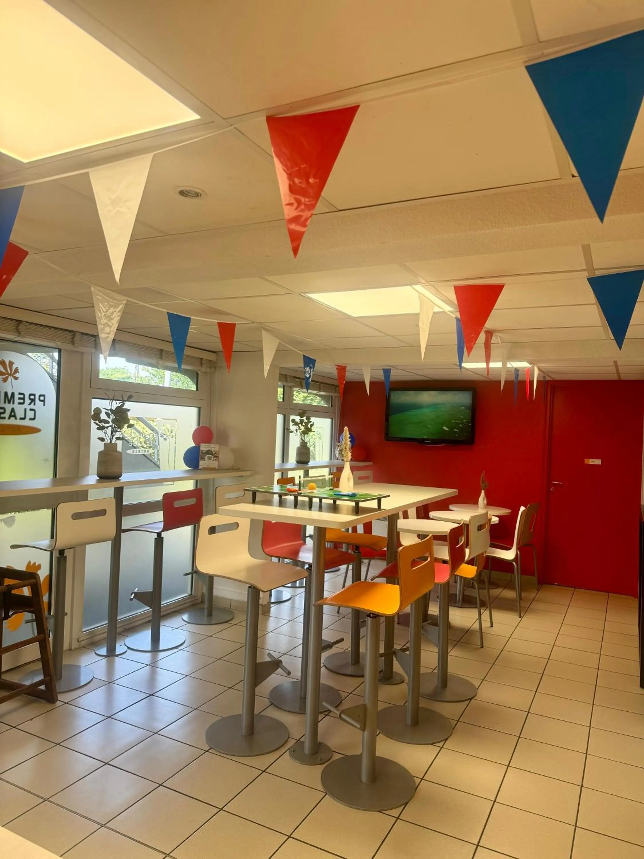 Restaurant/places to eat in Premiere Classe Herblay