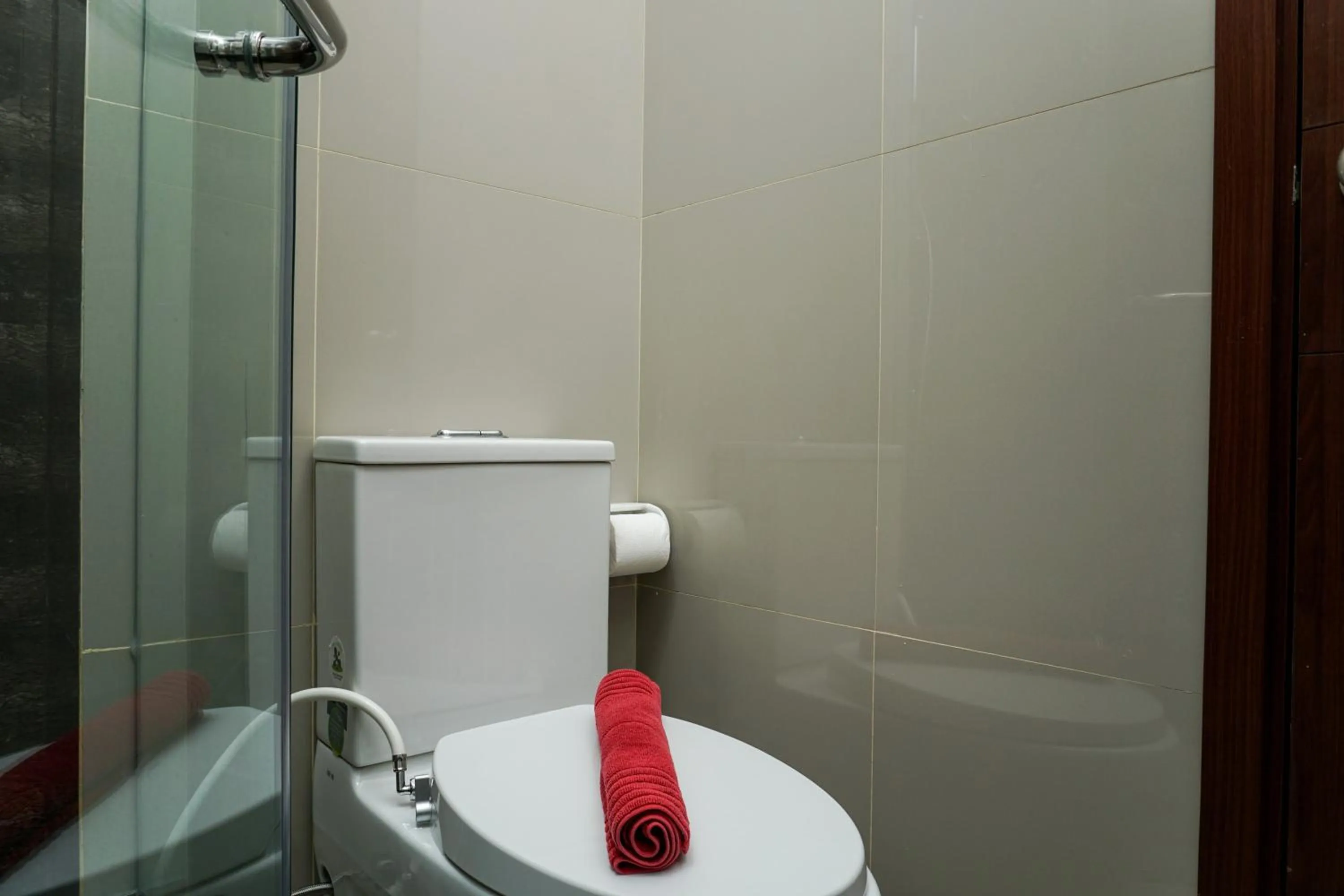 Fabulous 2BR Apartment Lucky Tower Residence By Travelio