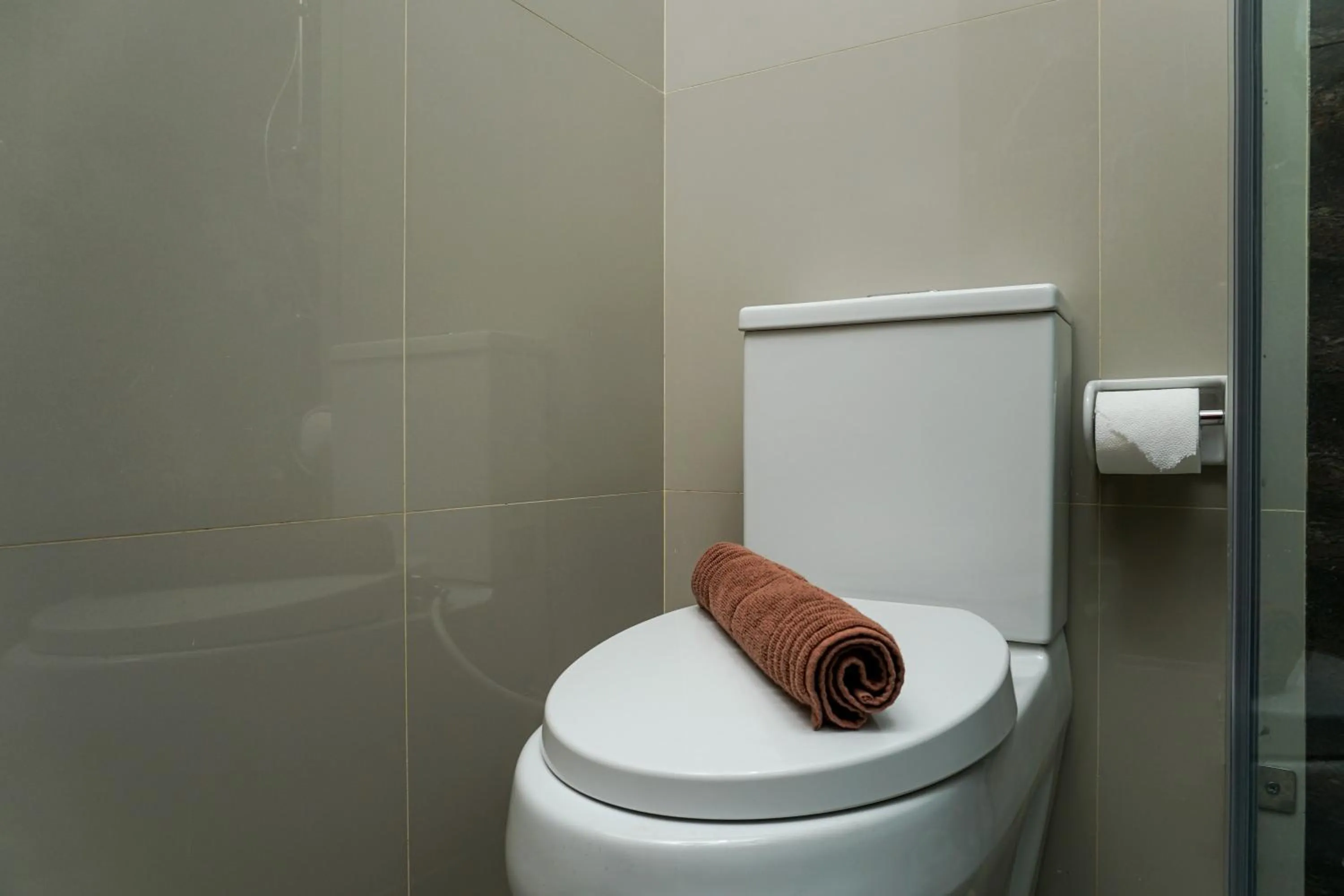 Fabulous 2BR Apartment Lucky Tower Residence By Travelio