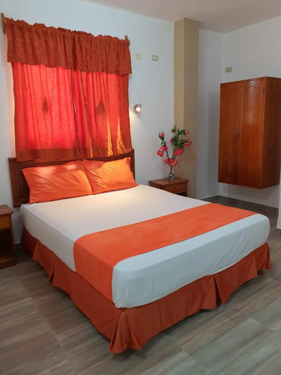 Property building, Bed in Hostal España