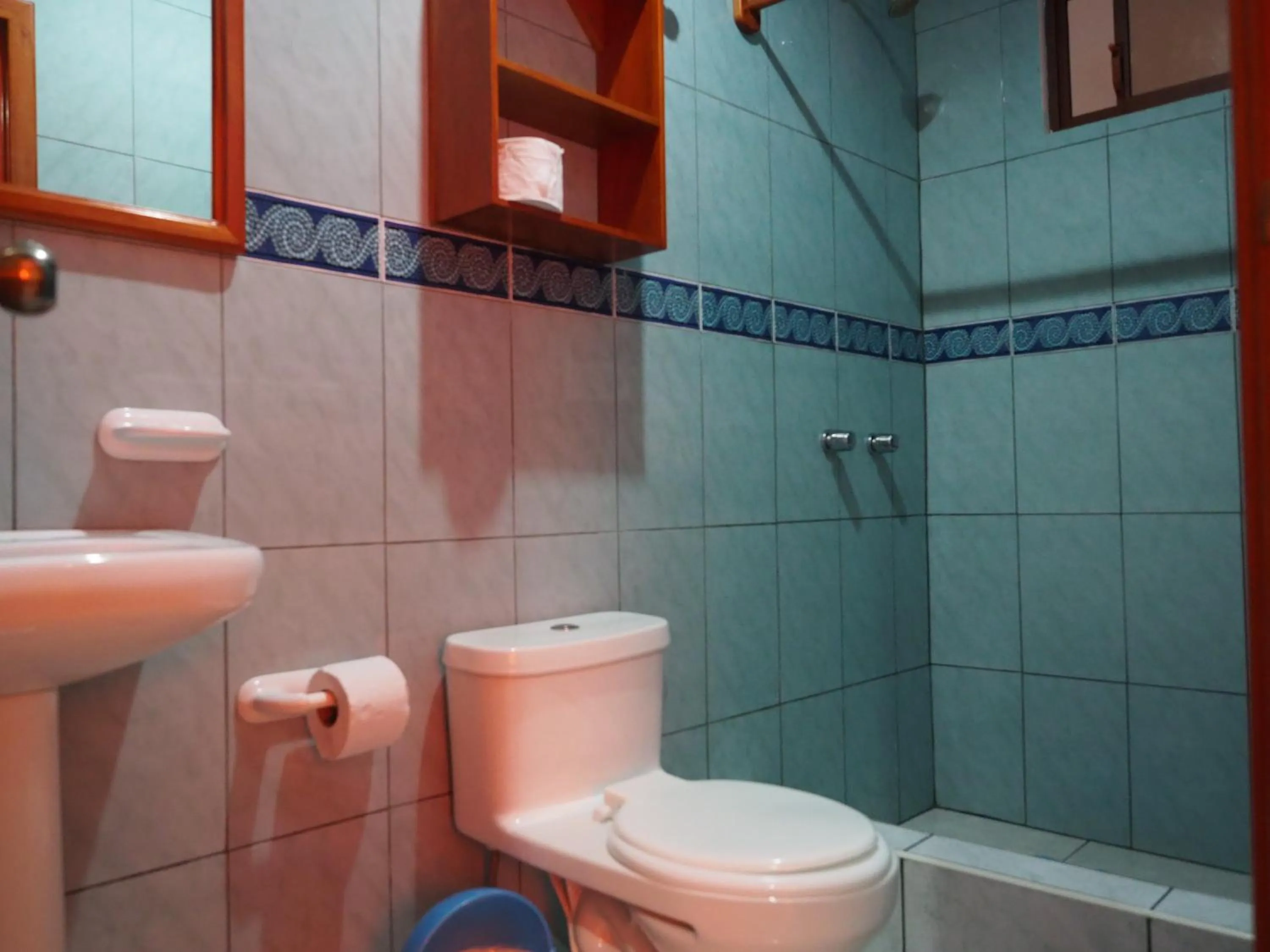 Photo of the whole room in Hostal España