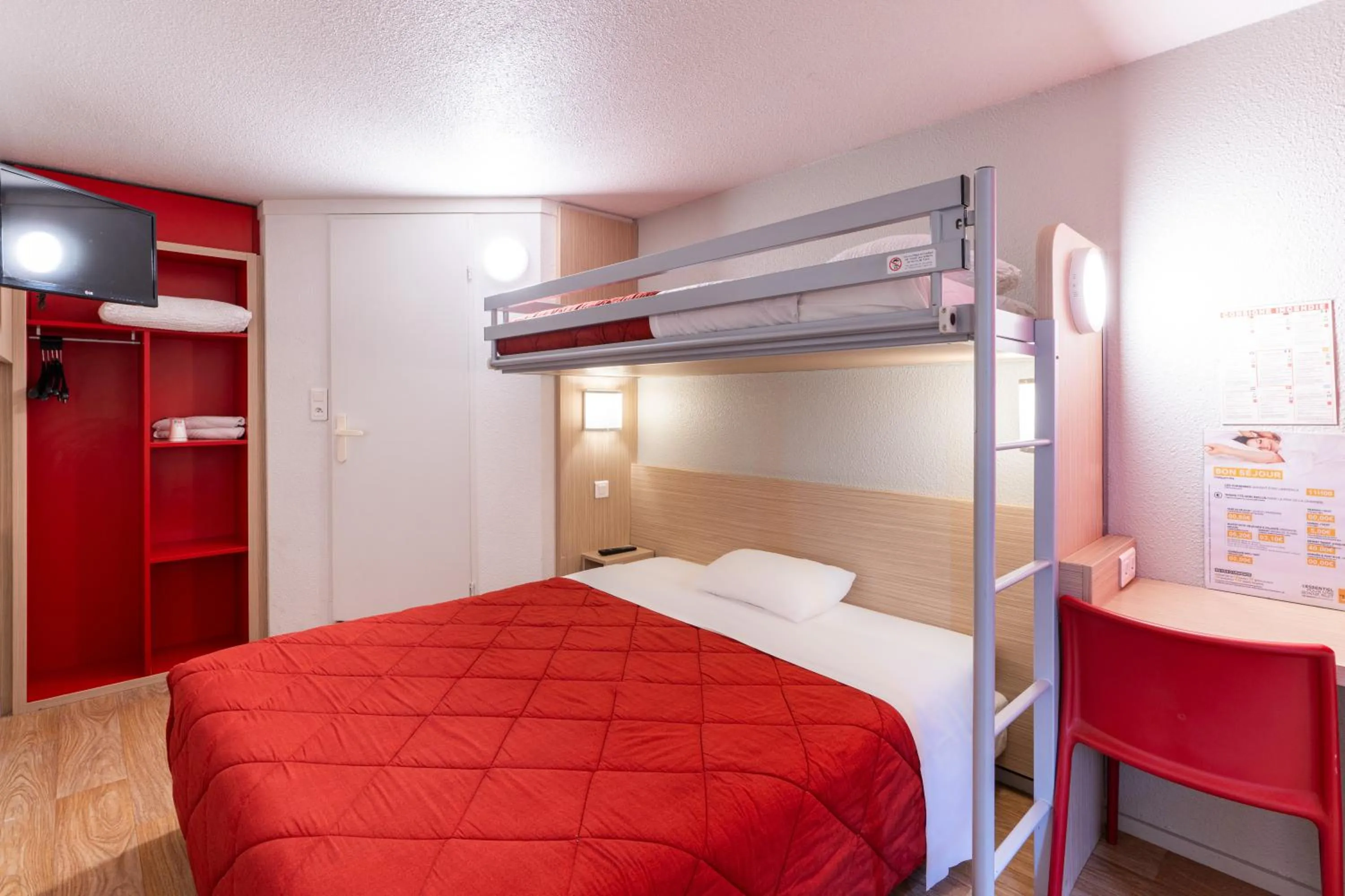 Bedroom, Bed in Premiere Classe Deauville Touques