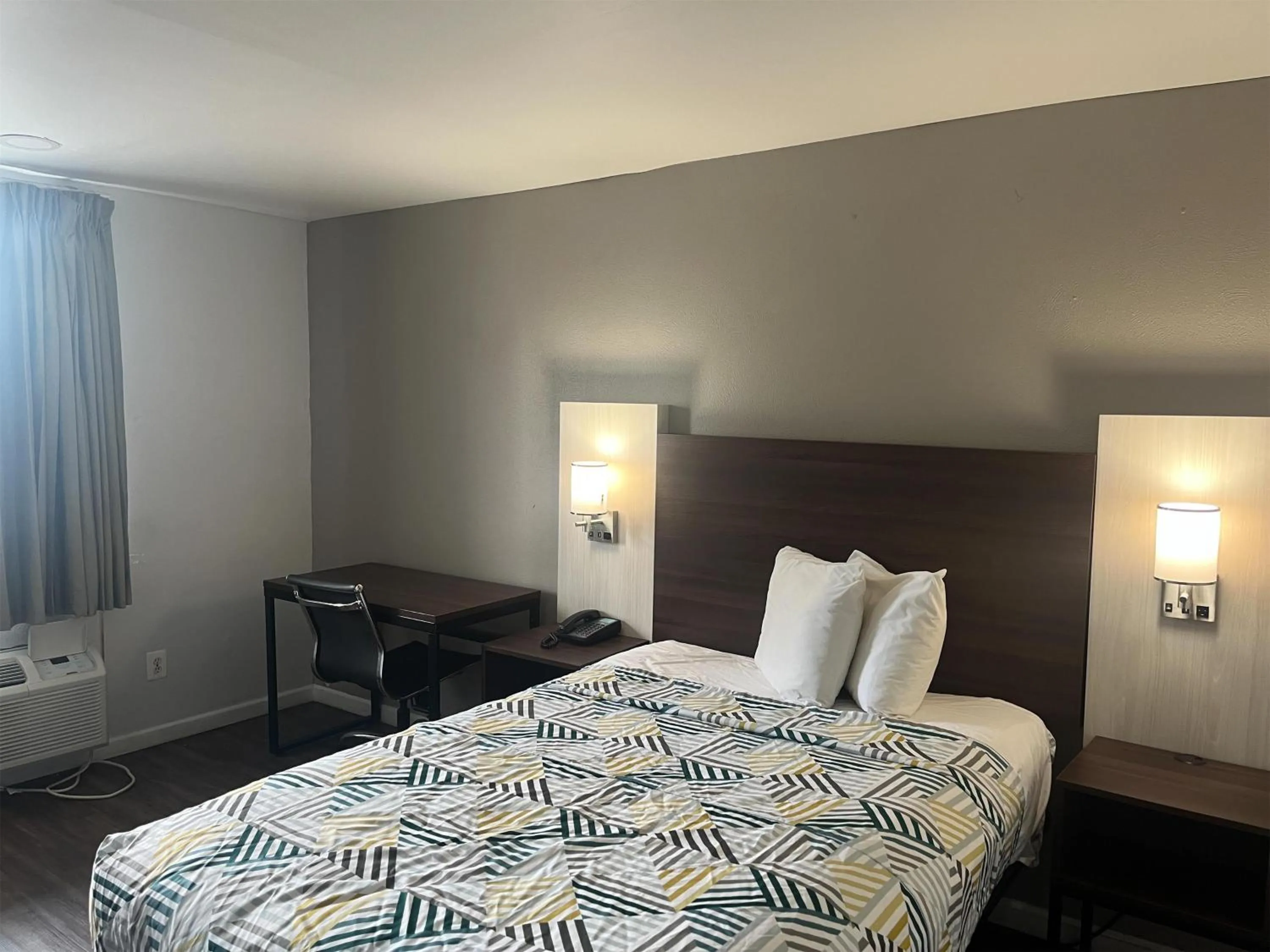 Bedroom, Bed in Motel 6 Saint George, SC – I-95