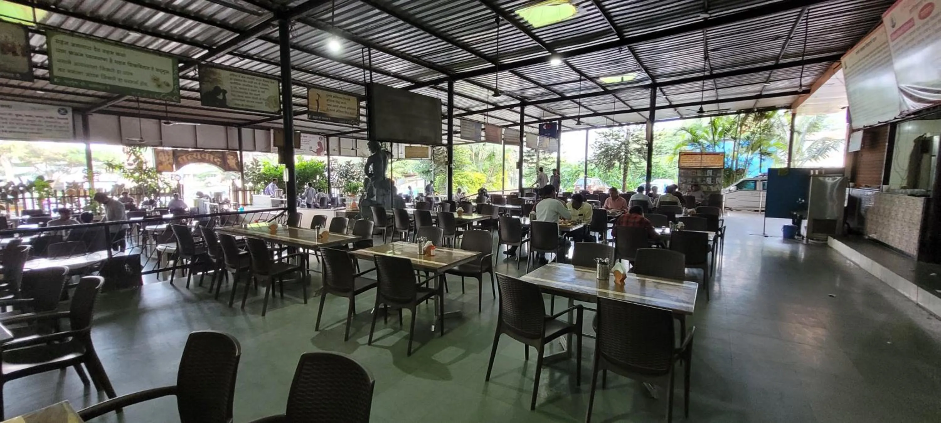 Restaurant/places to eat in Hotel Om Inn - Talegaon Dabhade