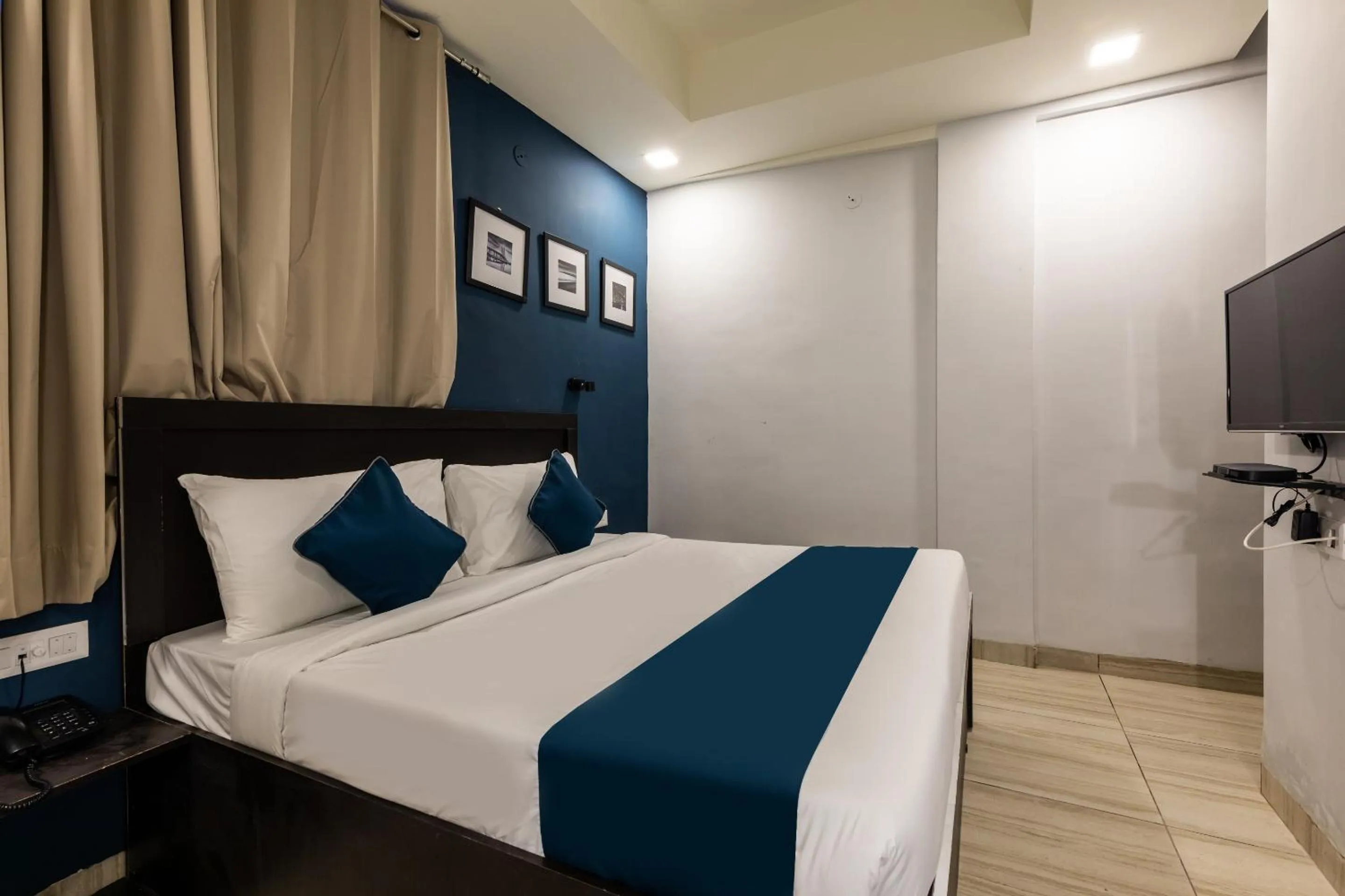 Bedroom, Bed in SILVERKEY FUSION STAYS