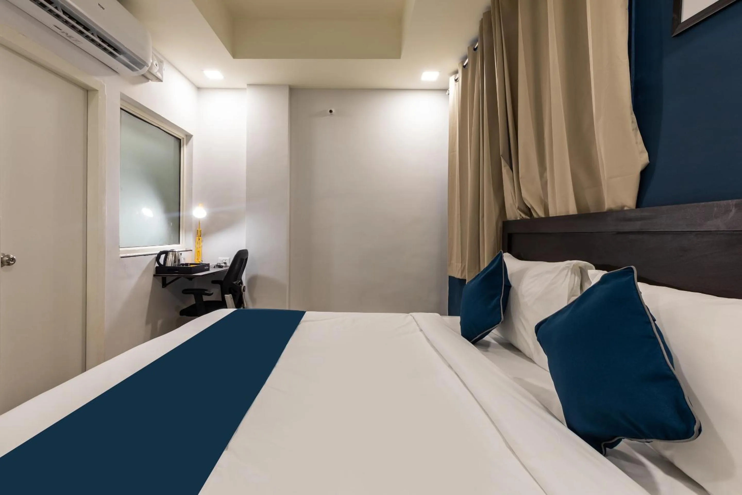 Bedroom, Bed in SILVERKEY FUSION STAYS