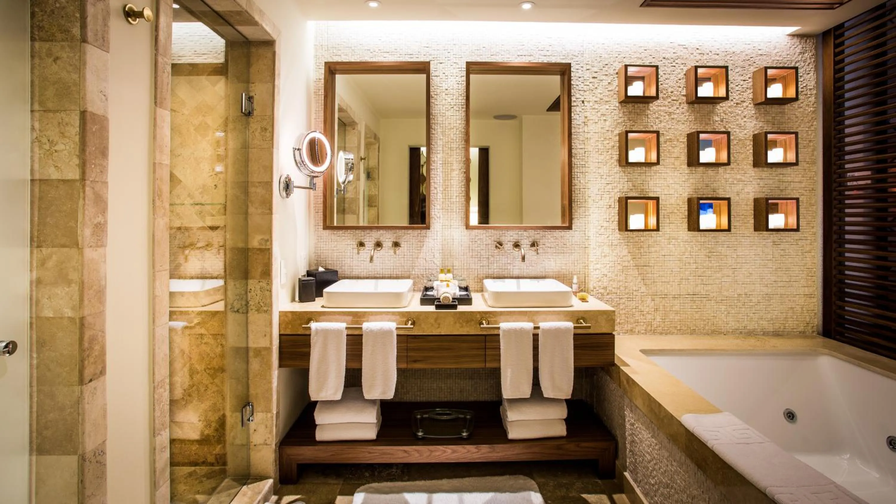 Shower in Secrets Maroma Beach Riviera Cancun - Adults only