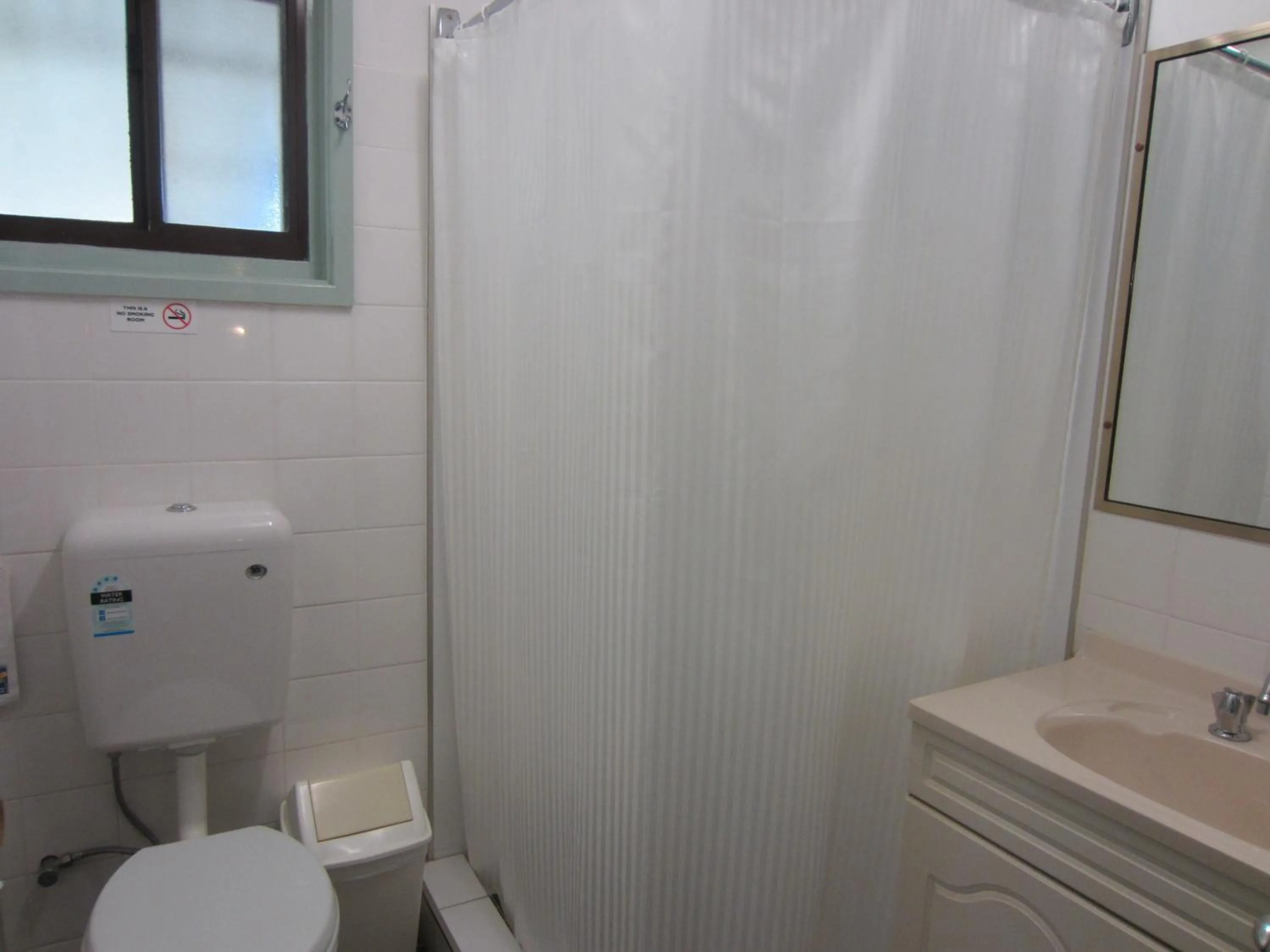 Bathroom in Lake Forbes Motel